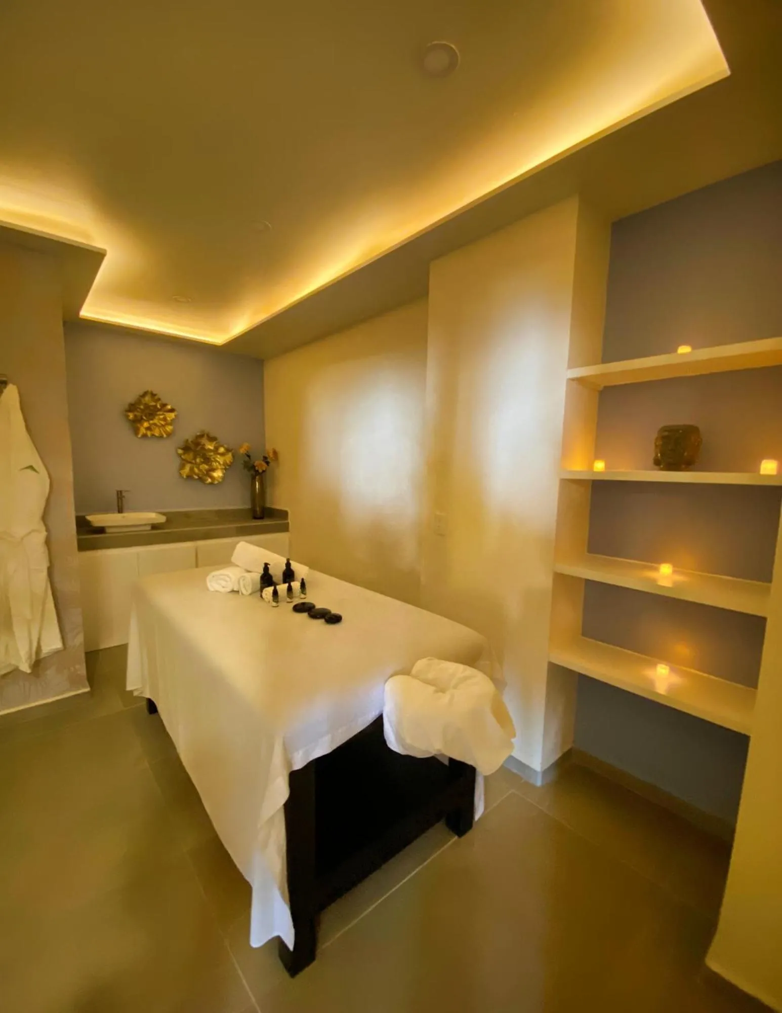 Massage in Pinnacle Resorts 180