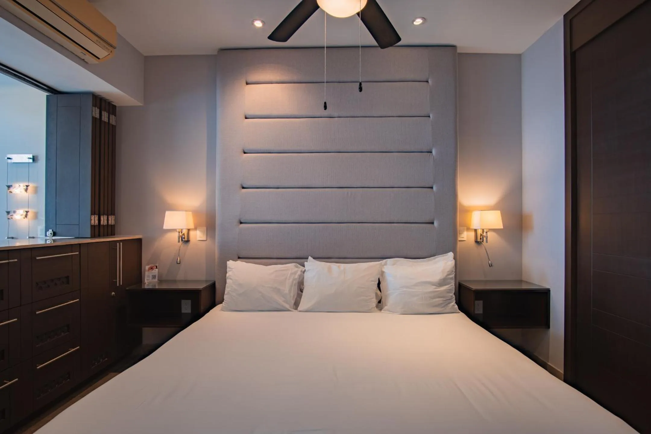 Bedroom, Bed in Pinnacle Resorts 180