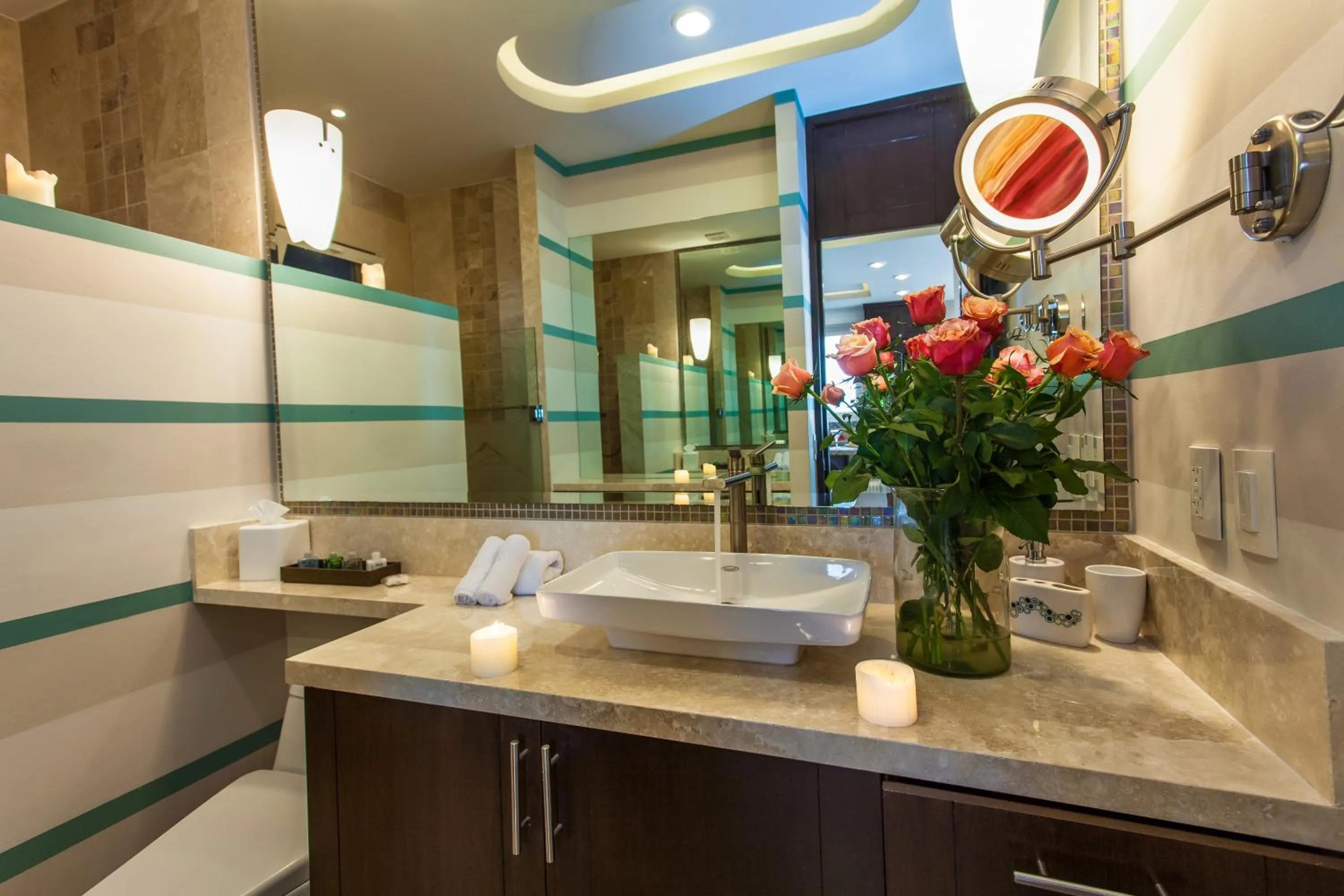 Bathroom in Pinnacle Resorts 180