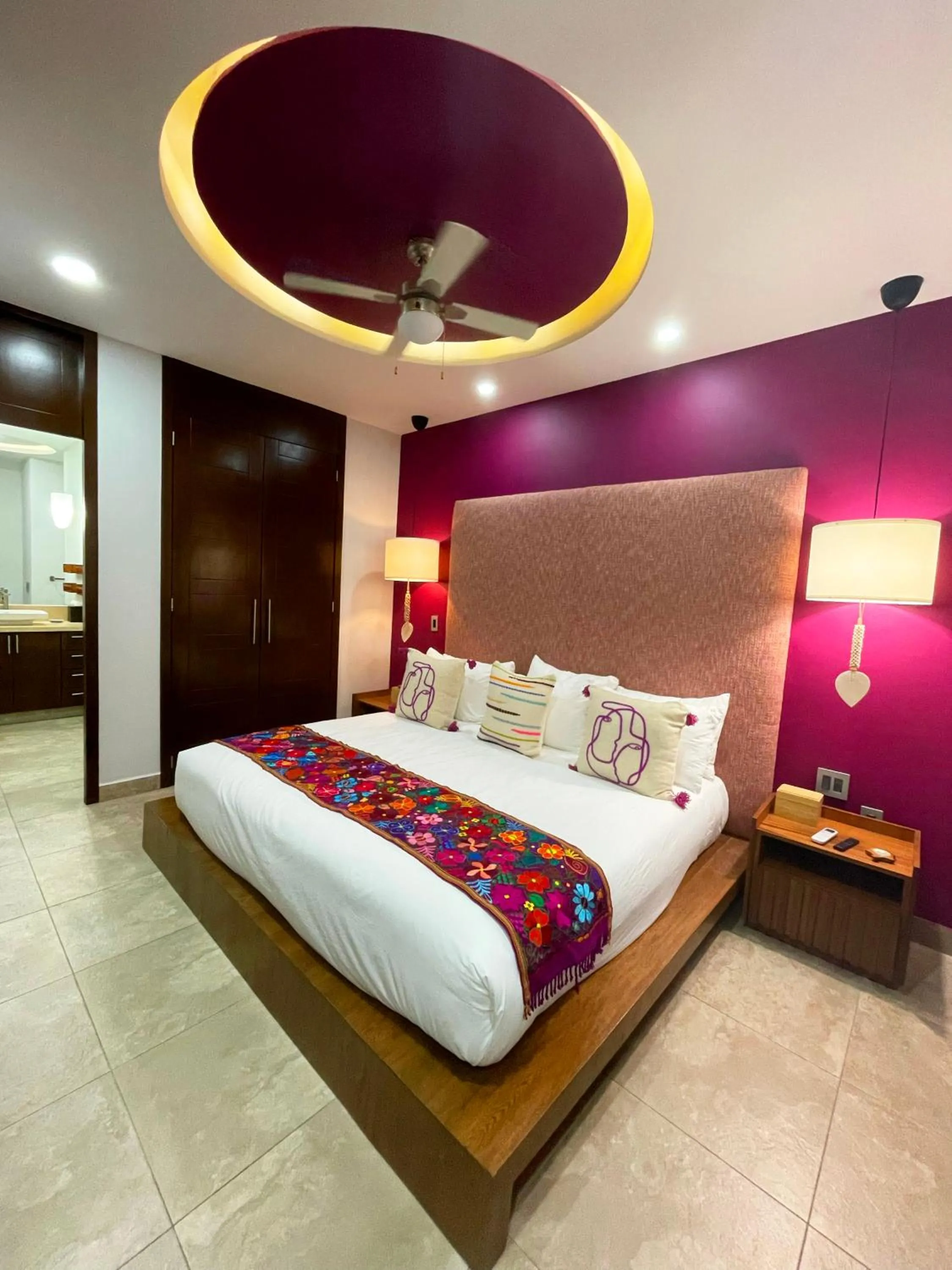 Bedroom, Bed in Pinnacle Resorts 180