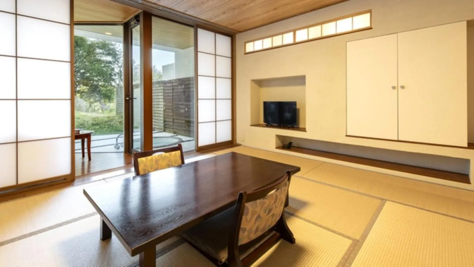 Photo of the whole room in Kurhouse Shirahama