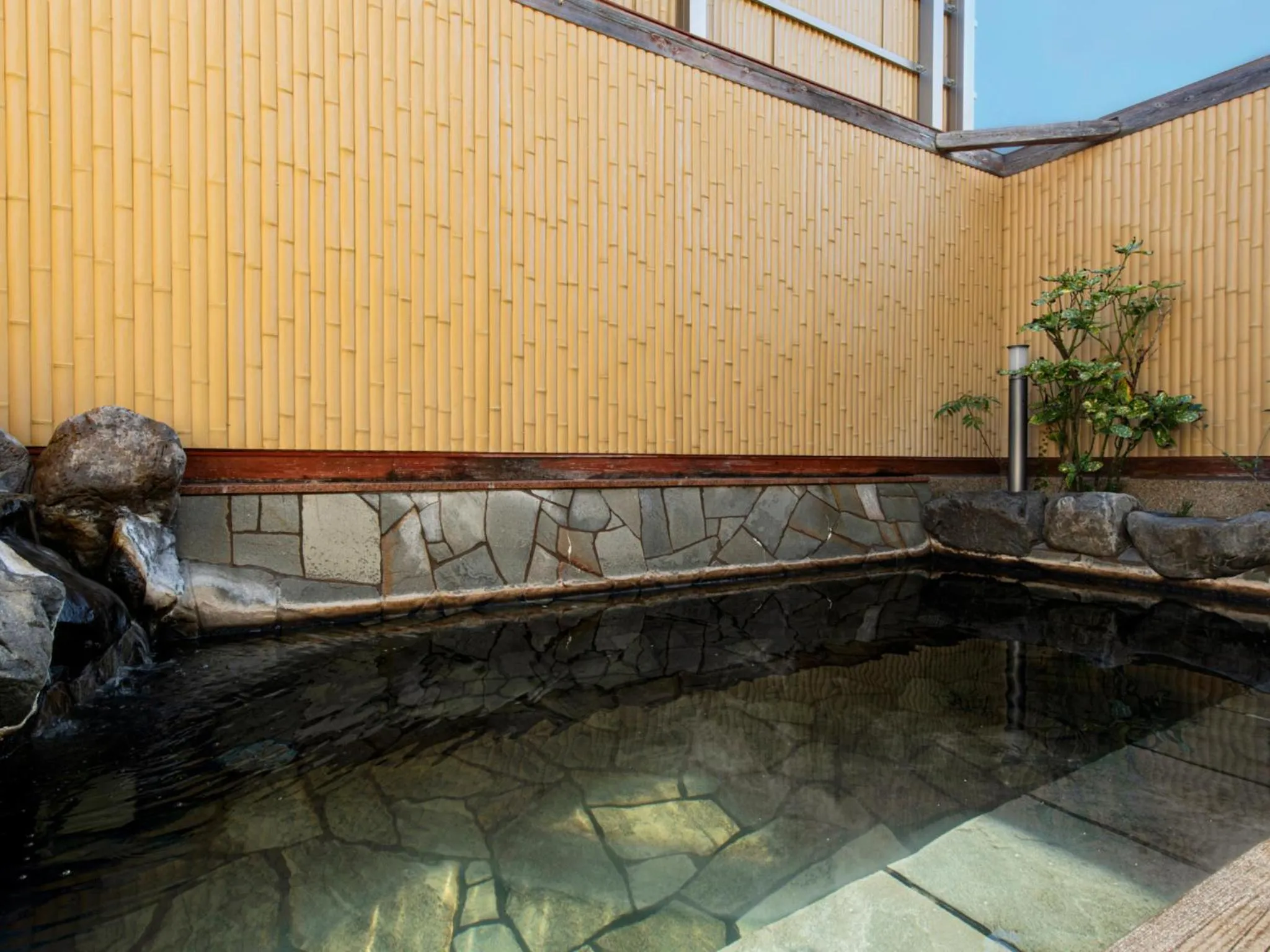 Hot Spring Bath in Kurhouse Shirahama