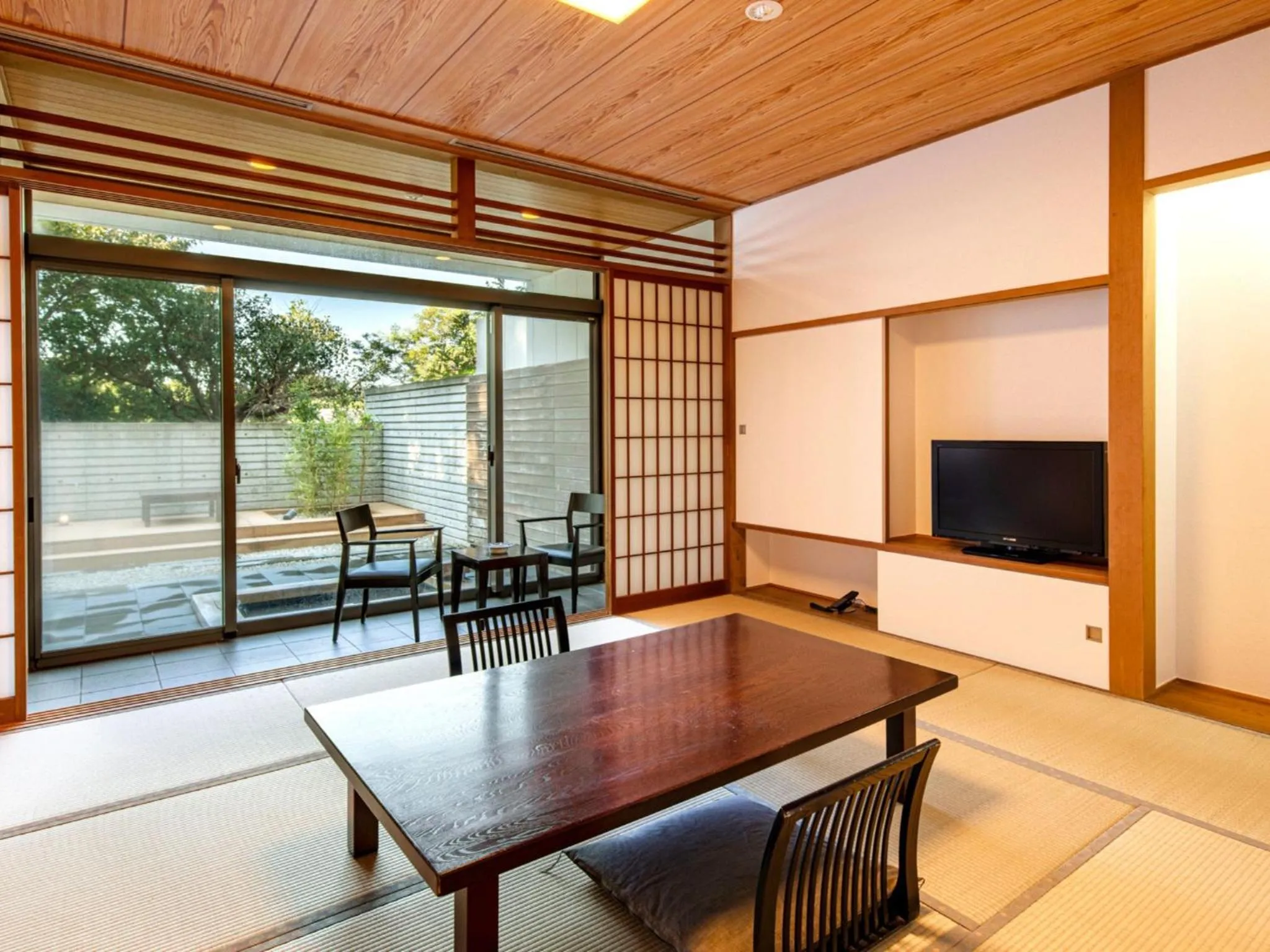 Photo of the whole room in Kurhouse Shirahama