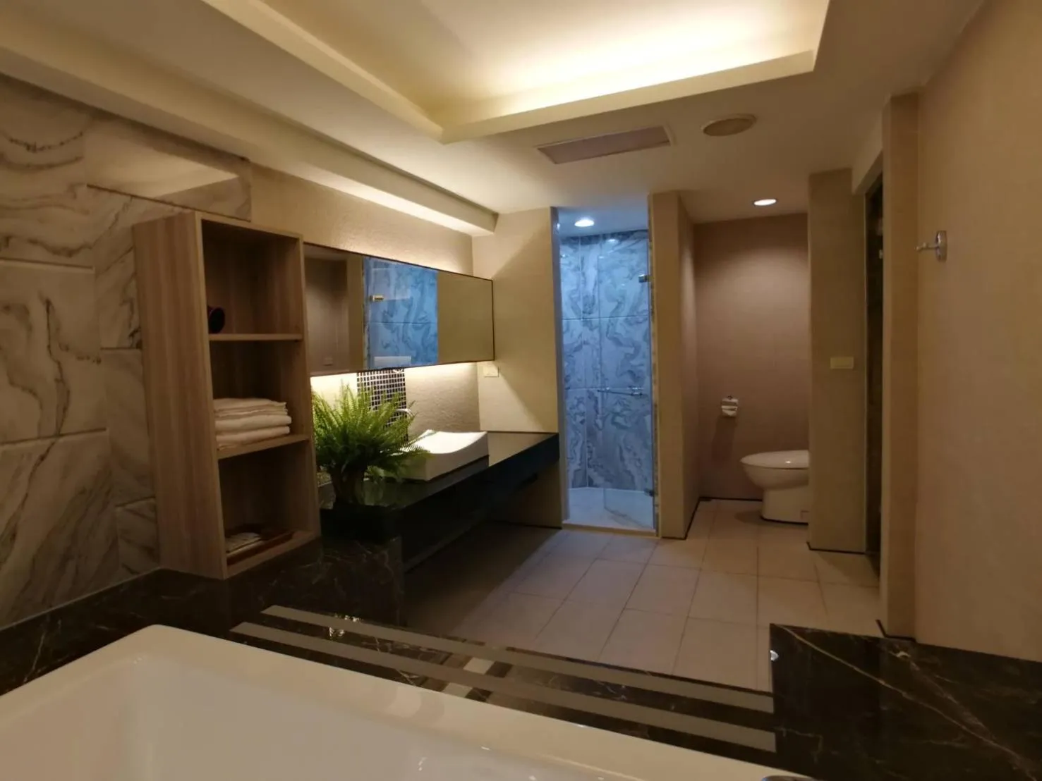 Shower, Bed in Michelle hotel