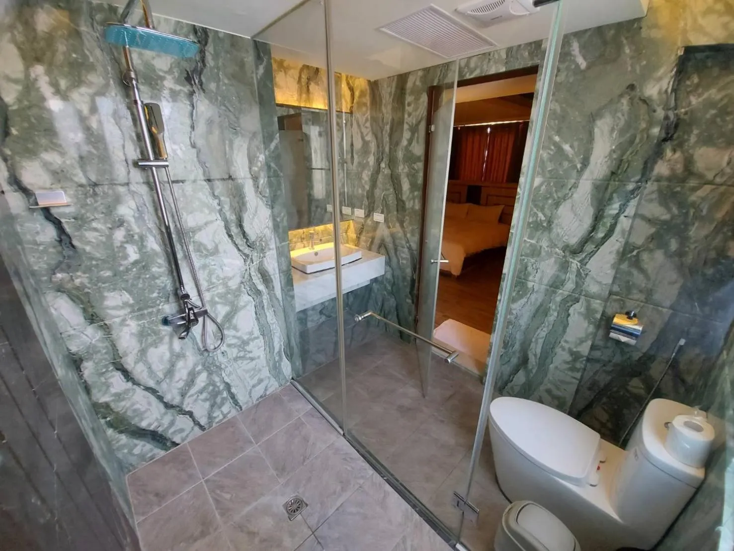 Bathroom in Michelle hotel