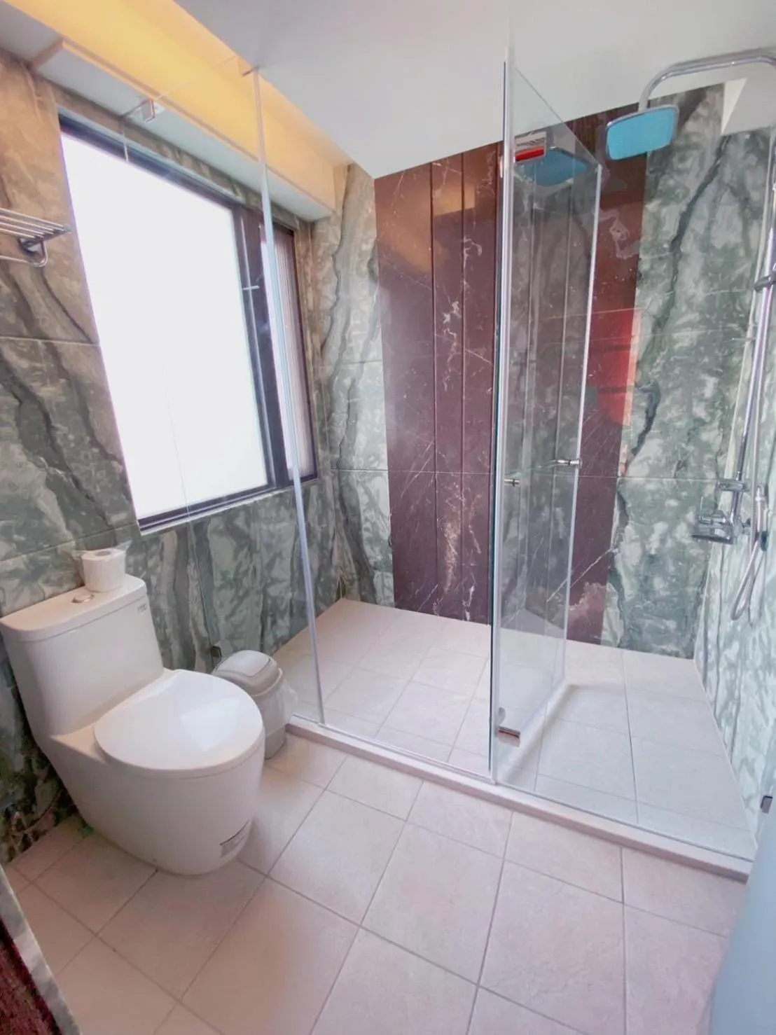 Shower in Michelle hotel