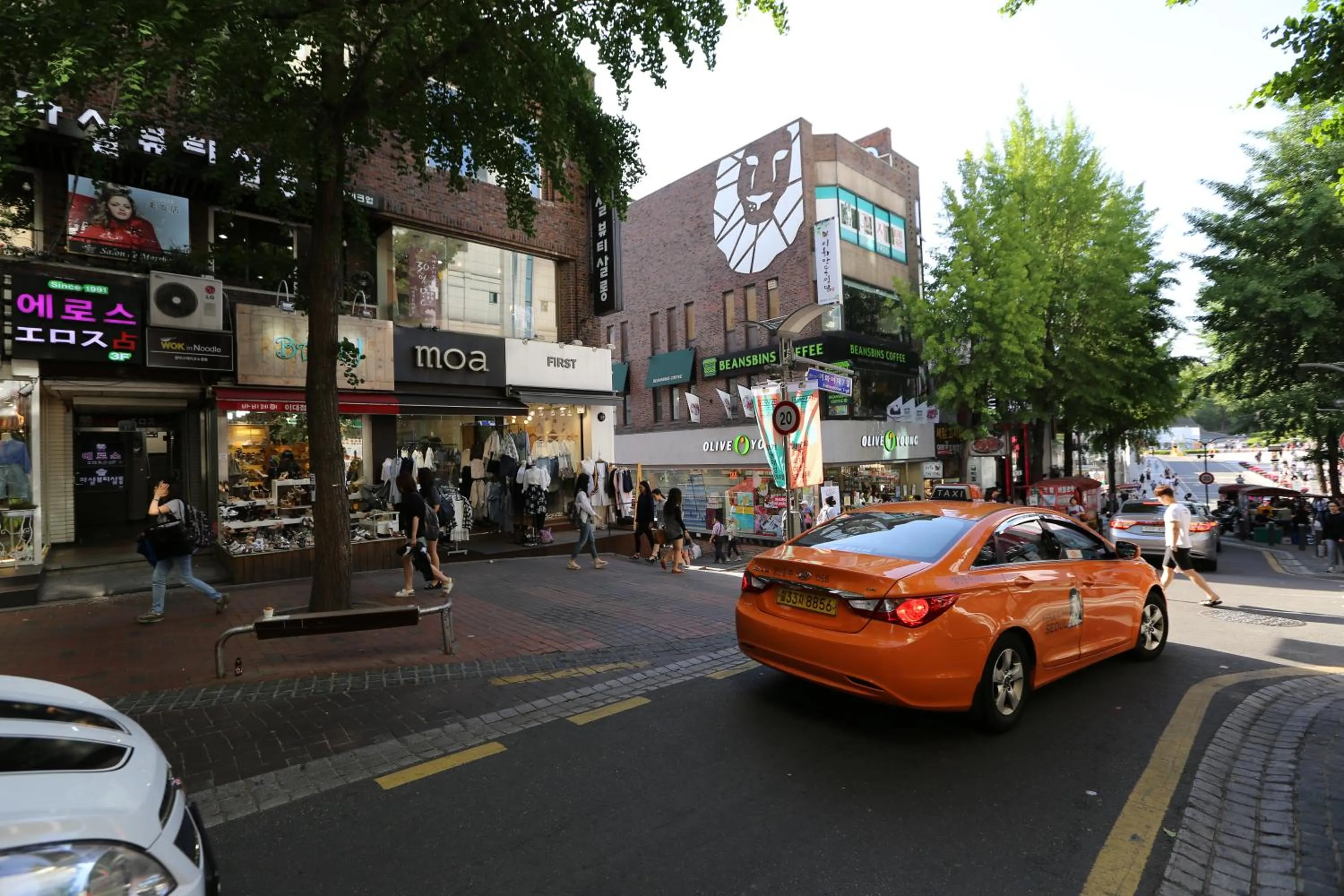 Property building in Philstay Ehwa Boutique - Female Only