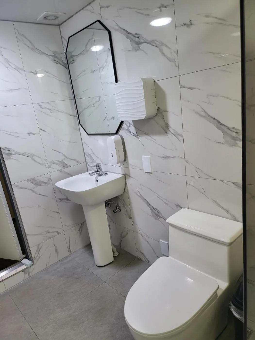 Toilet in Philstay Ehwa Boutique - Female Only