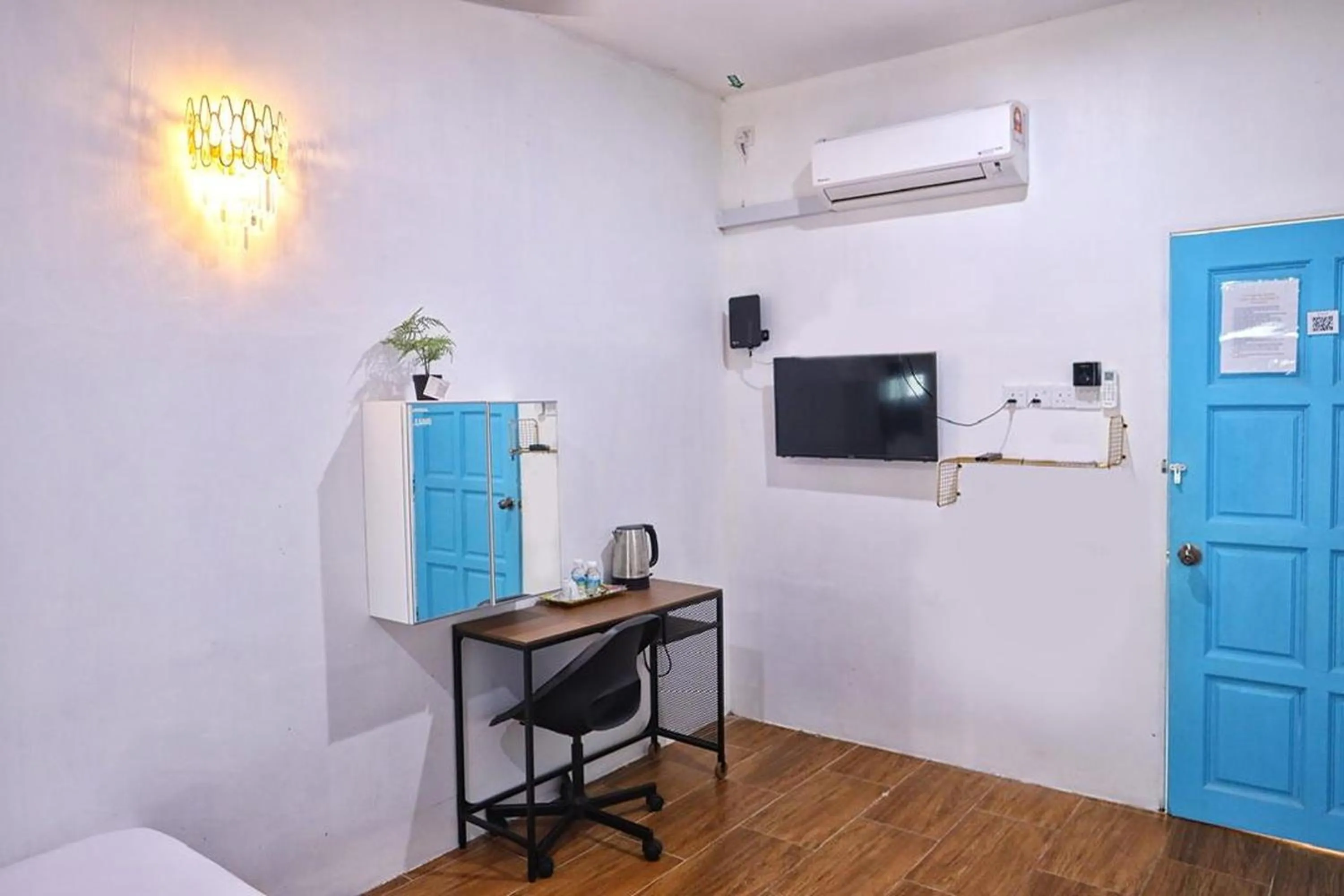 TV and multimedia in Aeden Villa Roomstay & Homestay