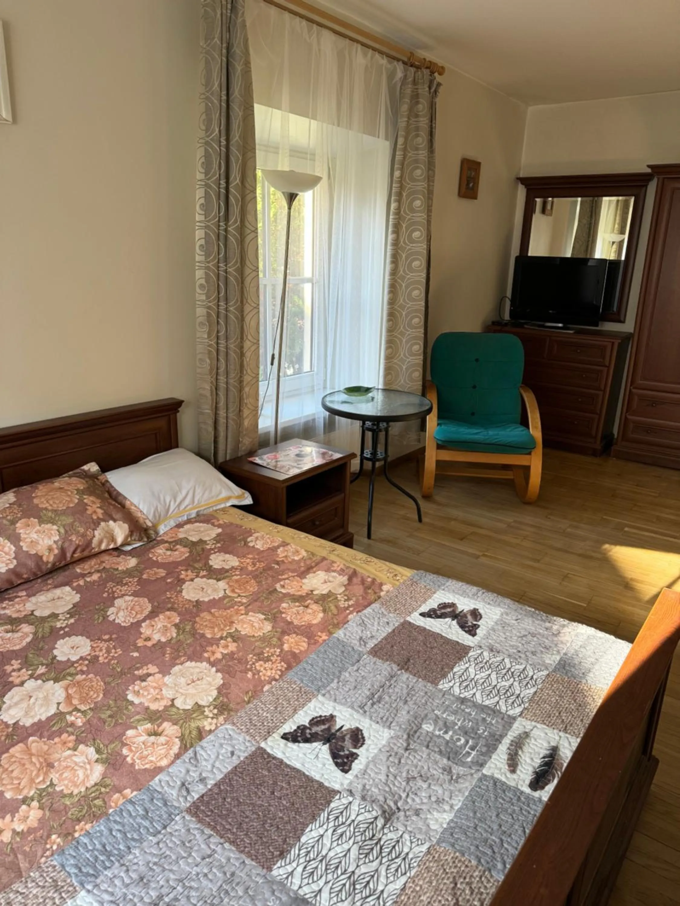 Bed in Danarent Tilto