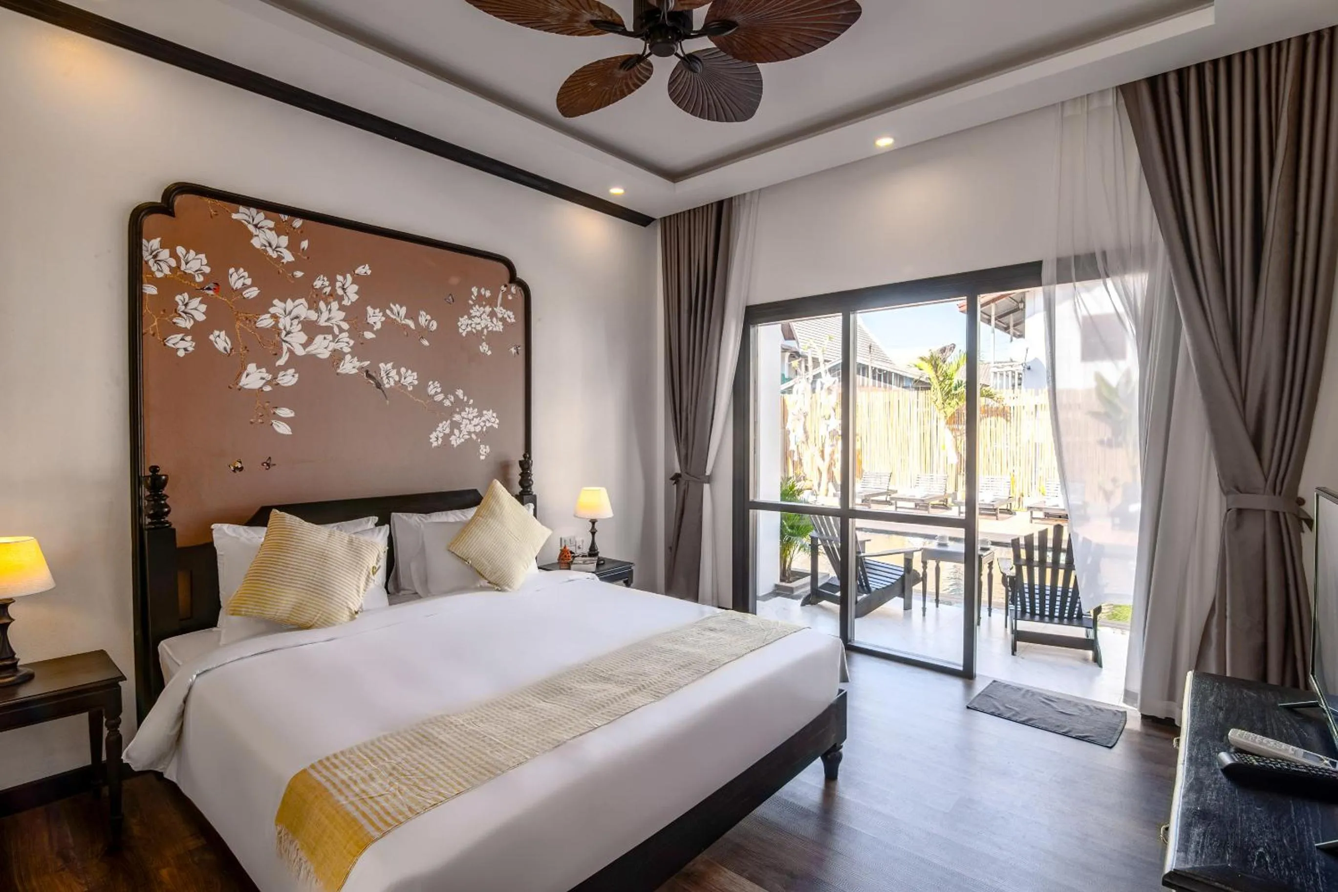 Balcony/Terrace, Bed in Luang Prabang Vang Luang Hotel