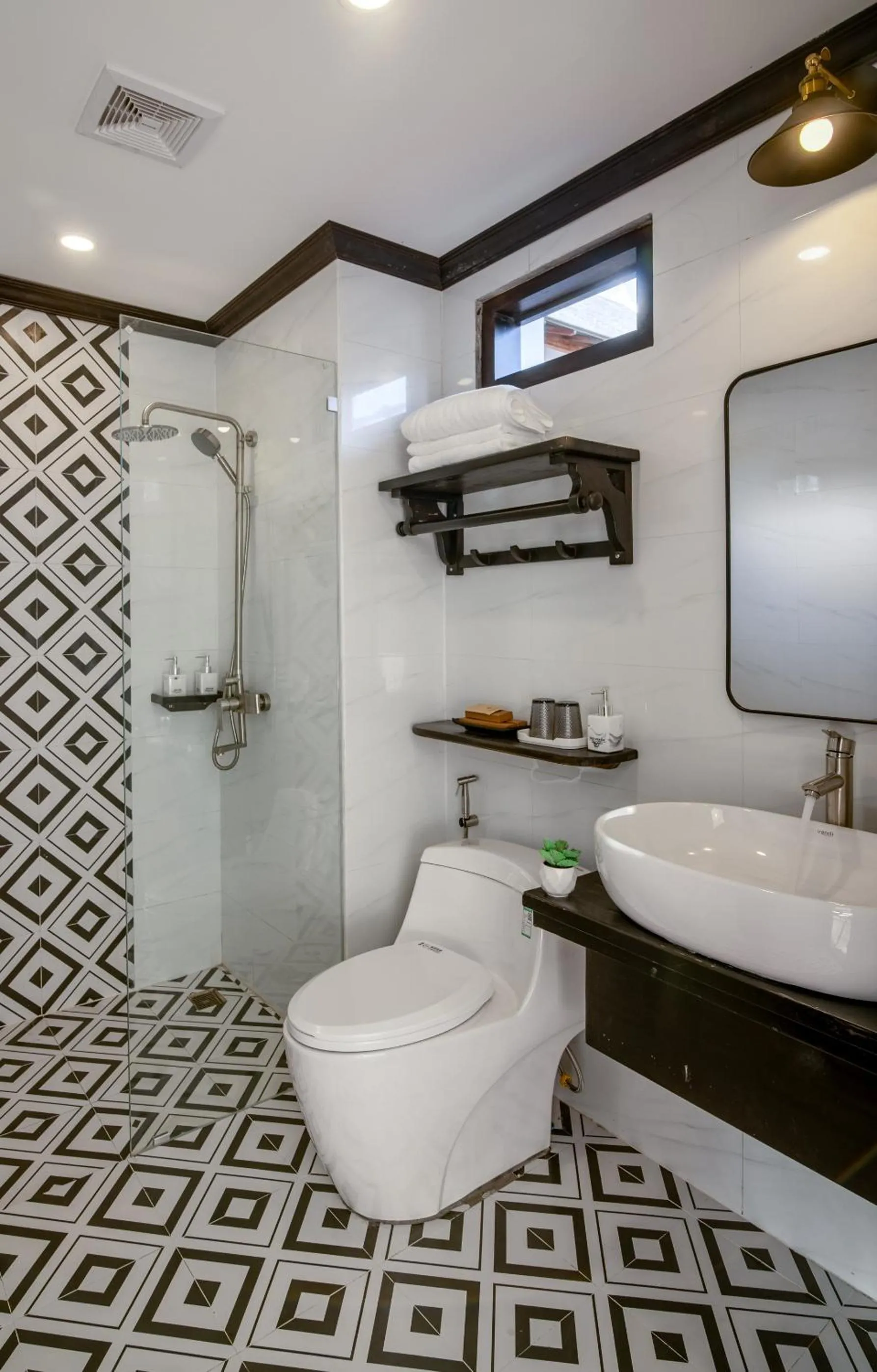 Bathroom in Luang Prabang Vang Luang Hotel