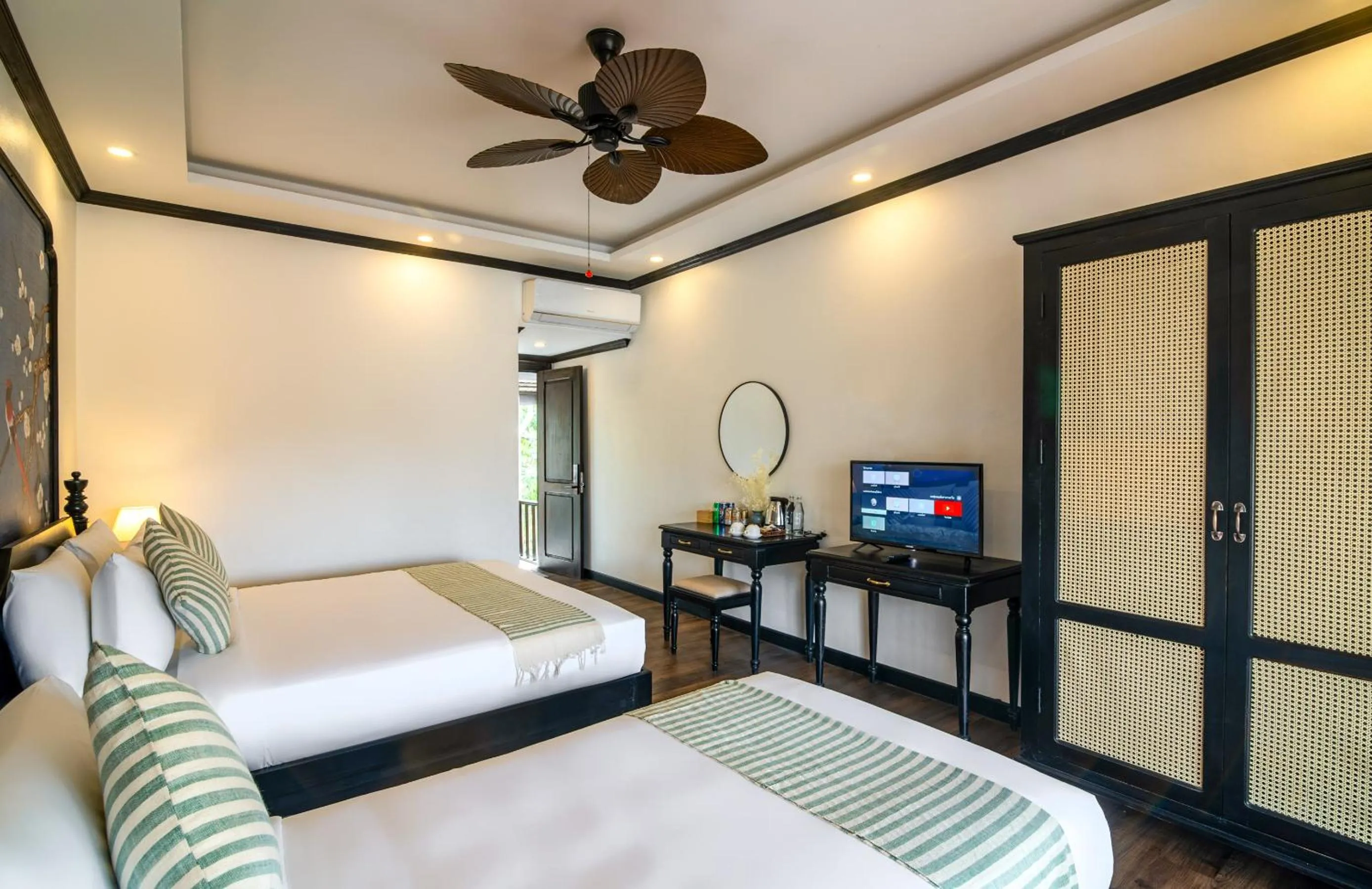 TV and multimedia, Bed in Luang Prabang Vang Luang Hotel