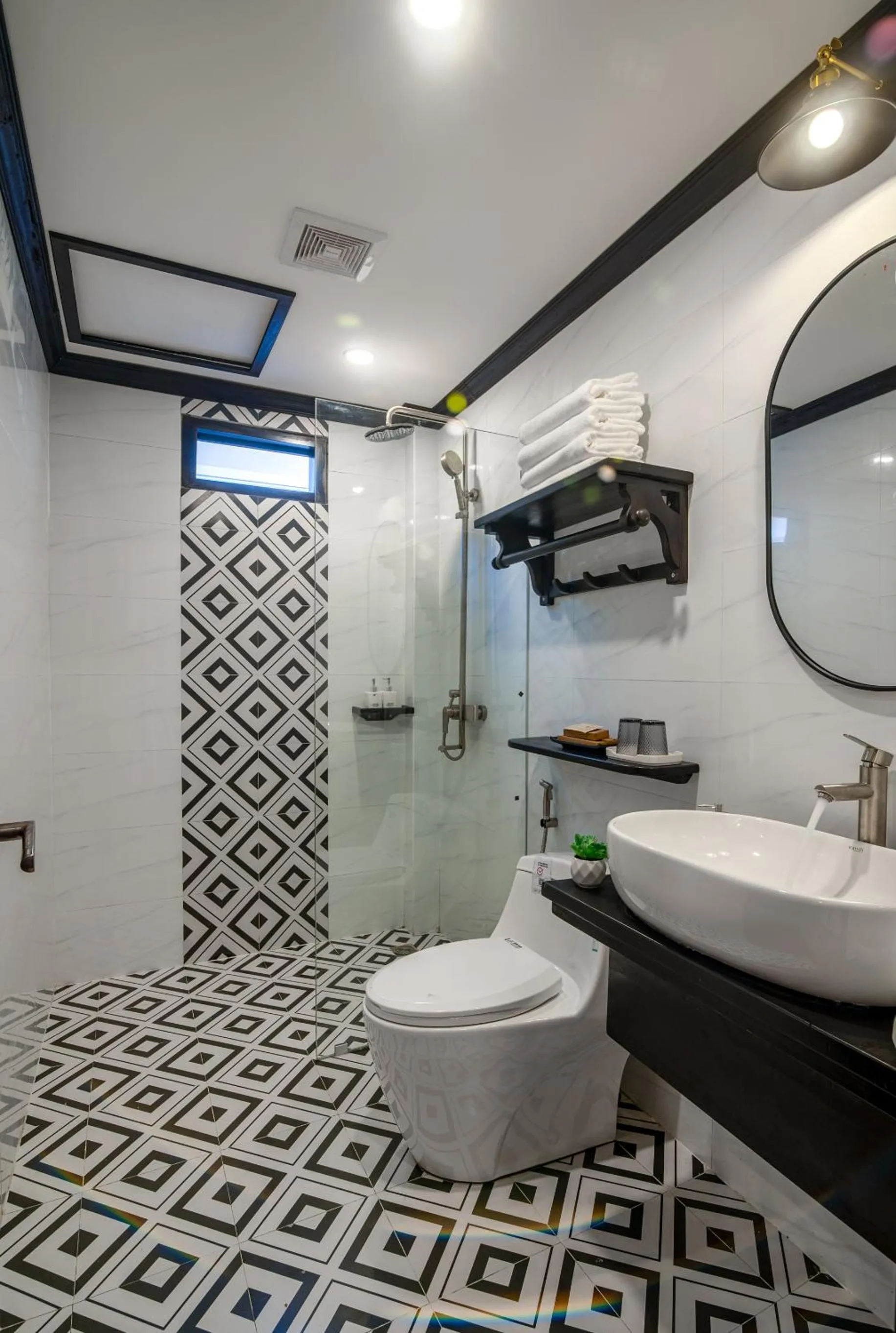 Shower in Luang Prabang Vang Luang Hotel