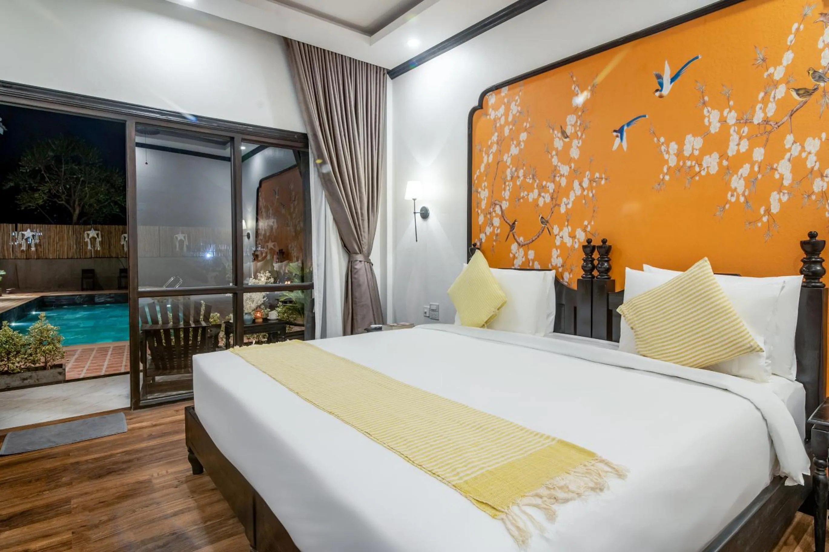 Pool view, Bed in Luang Prabang Vang Luang Hotel