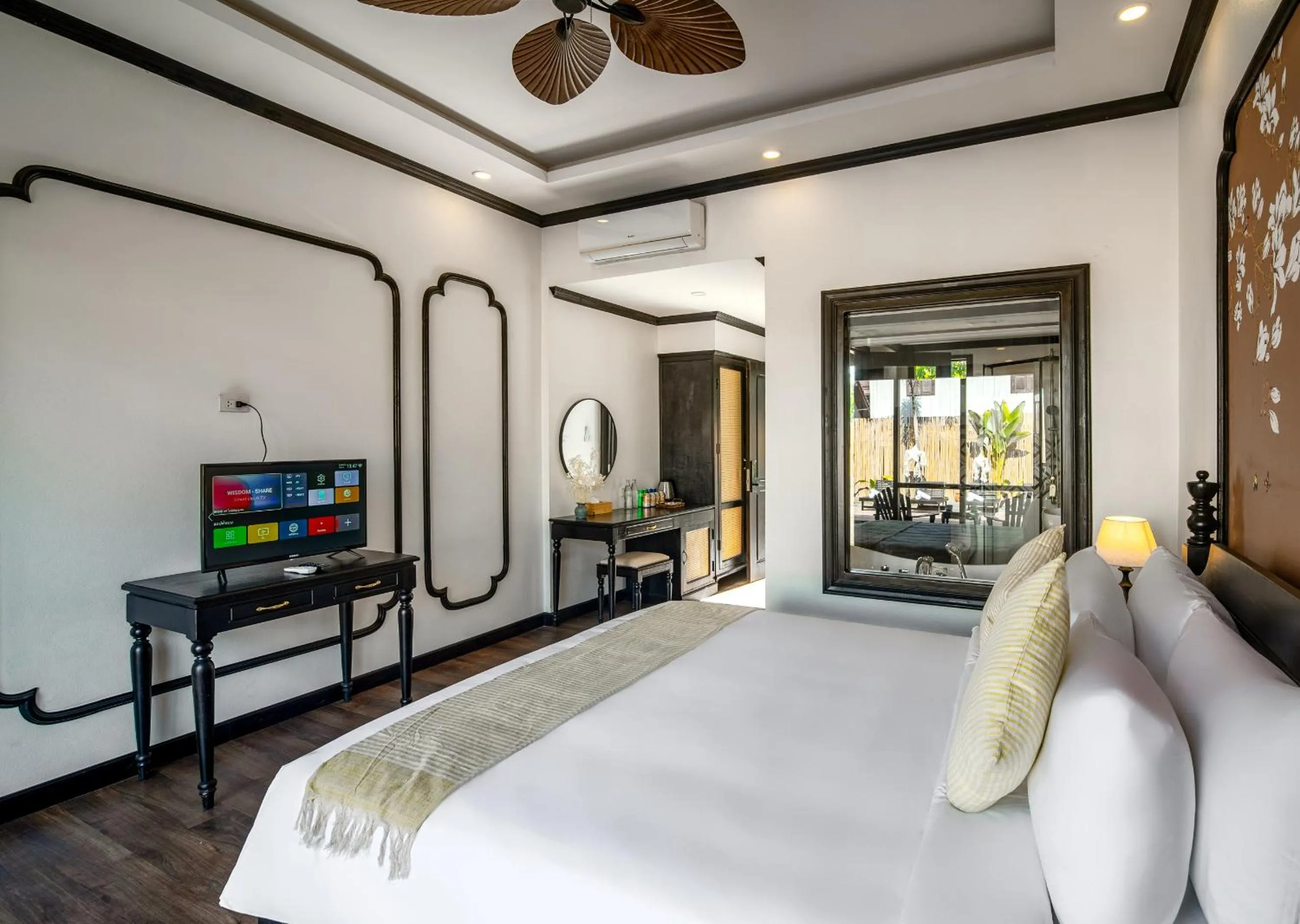 Bed in Luang Prabang Vang Luang Hotel