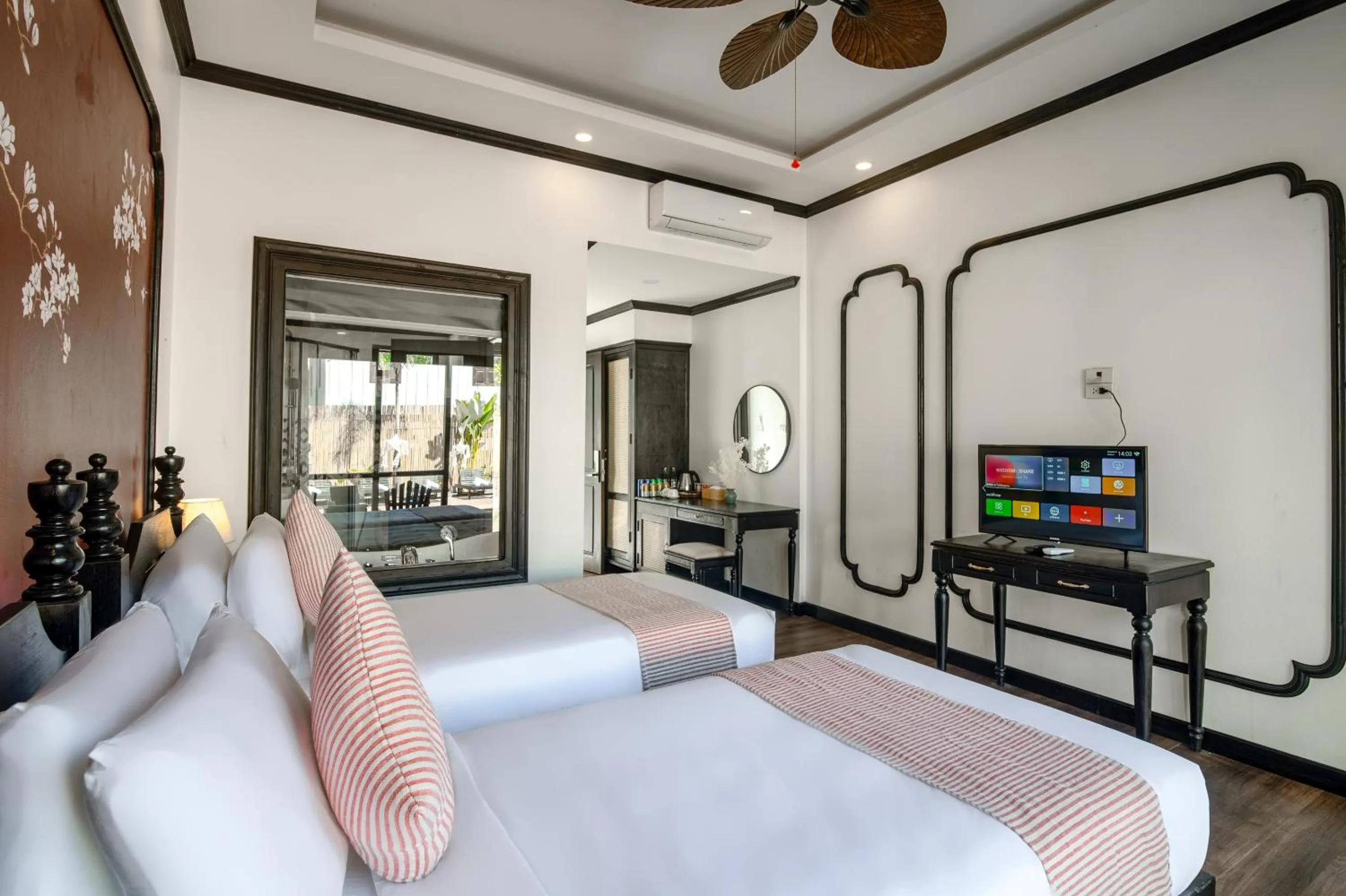 Property building, Bed in Luang Prabang Vang Luang Hotel