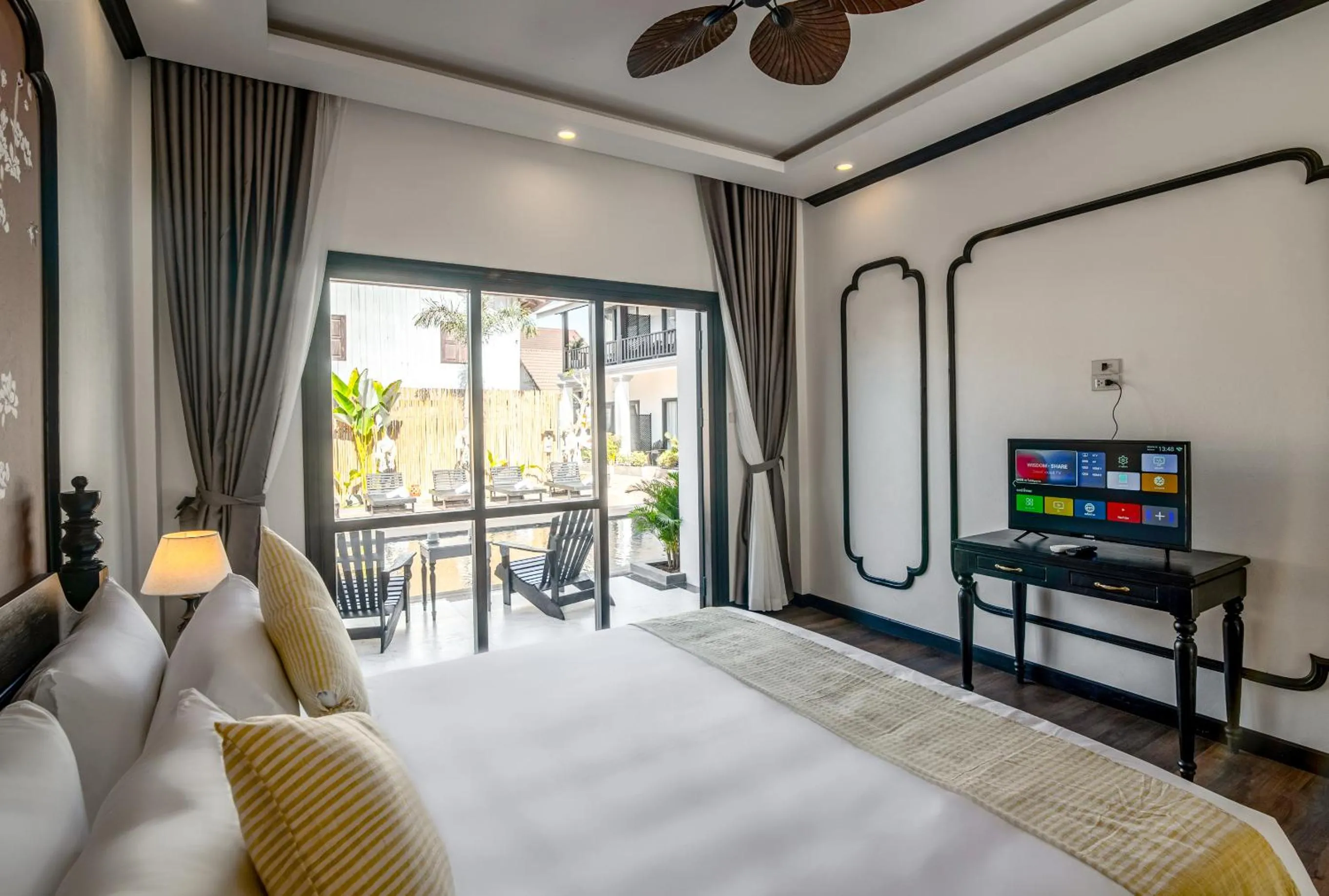 Photo of the whole room, Bed in Luang Prabang Vang Luang Hotel