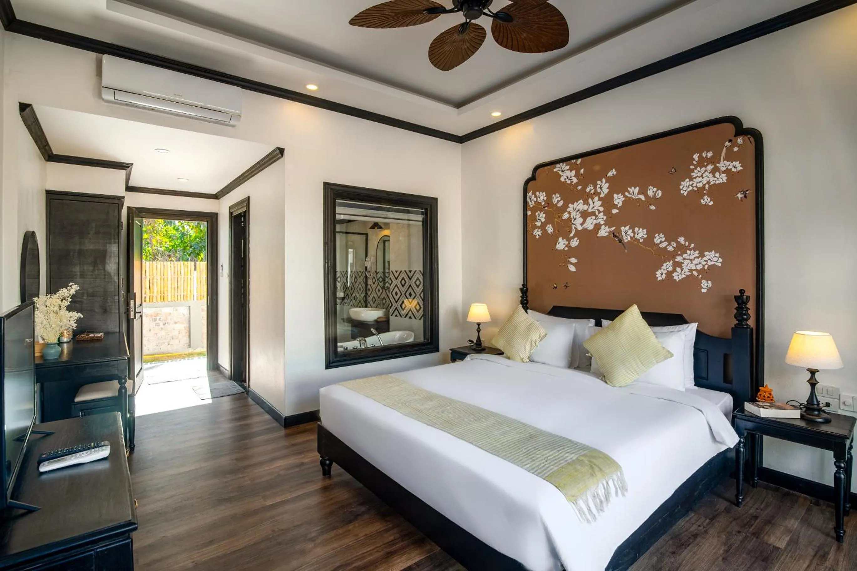 Photo of the whole room, Bed in Luang Prabang Vang Luang Hotel