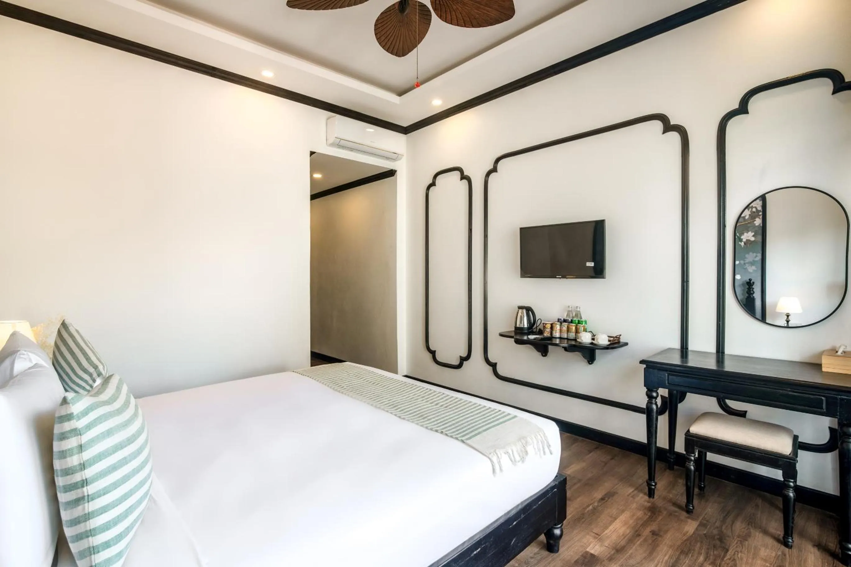 Photo of the whole room, Bed in Luang Prabang Vang Luang Hotel