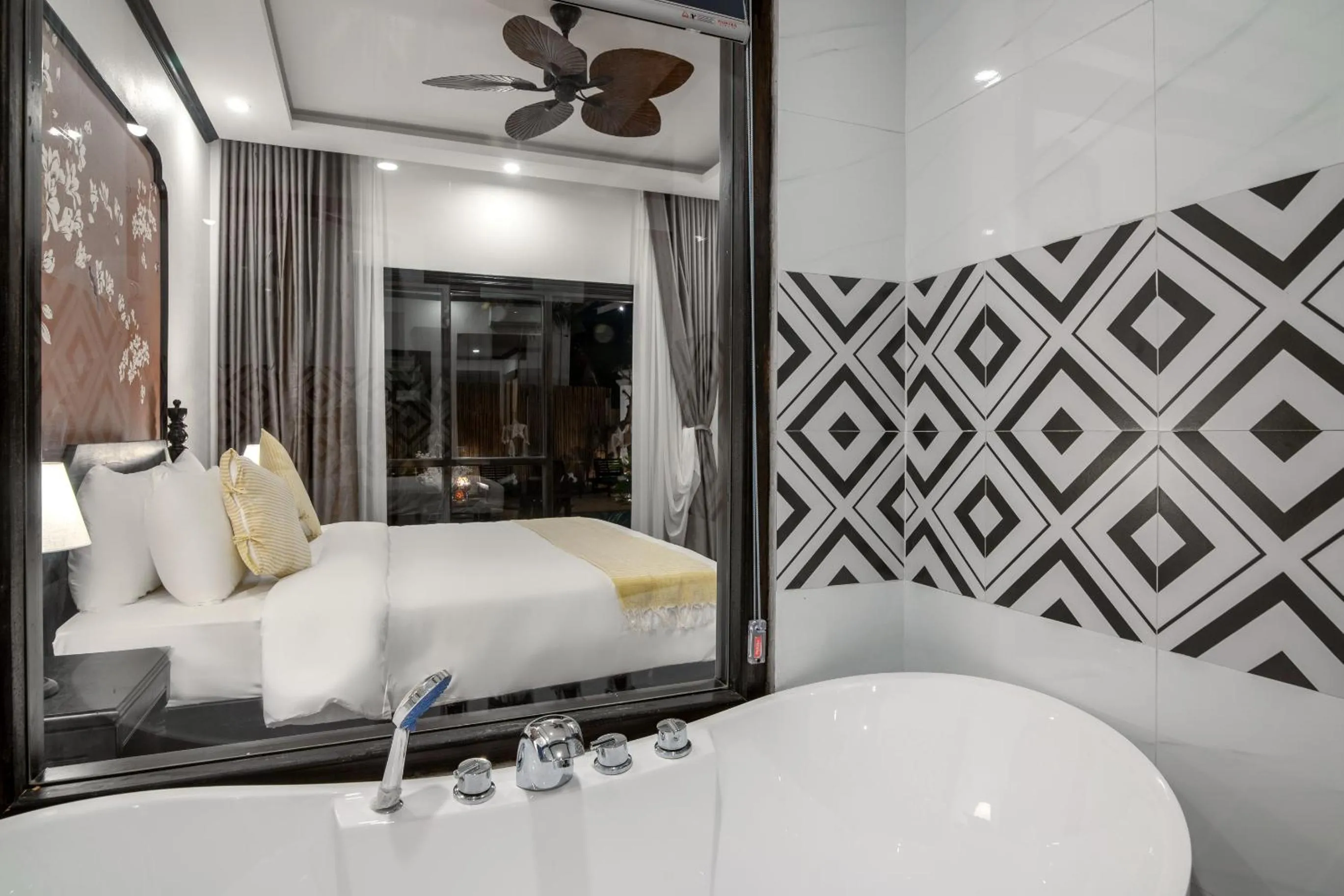 Bath, Bed in Luang Prabang Vang Luang Hotel