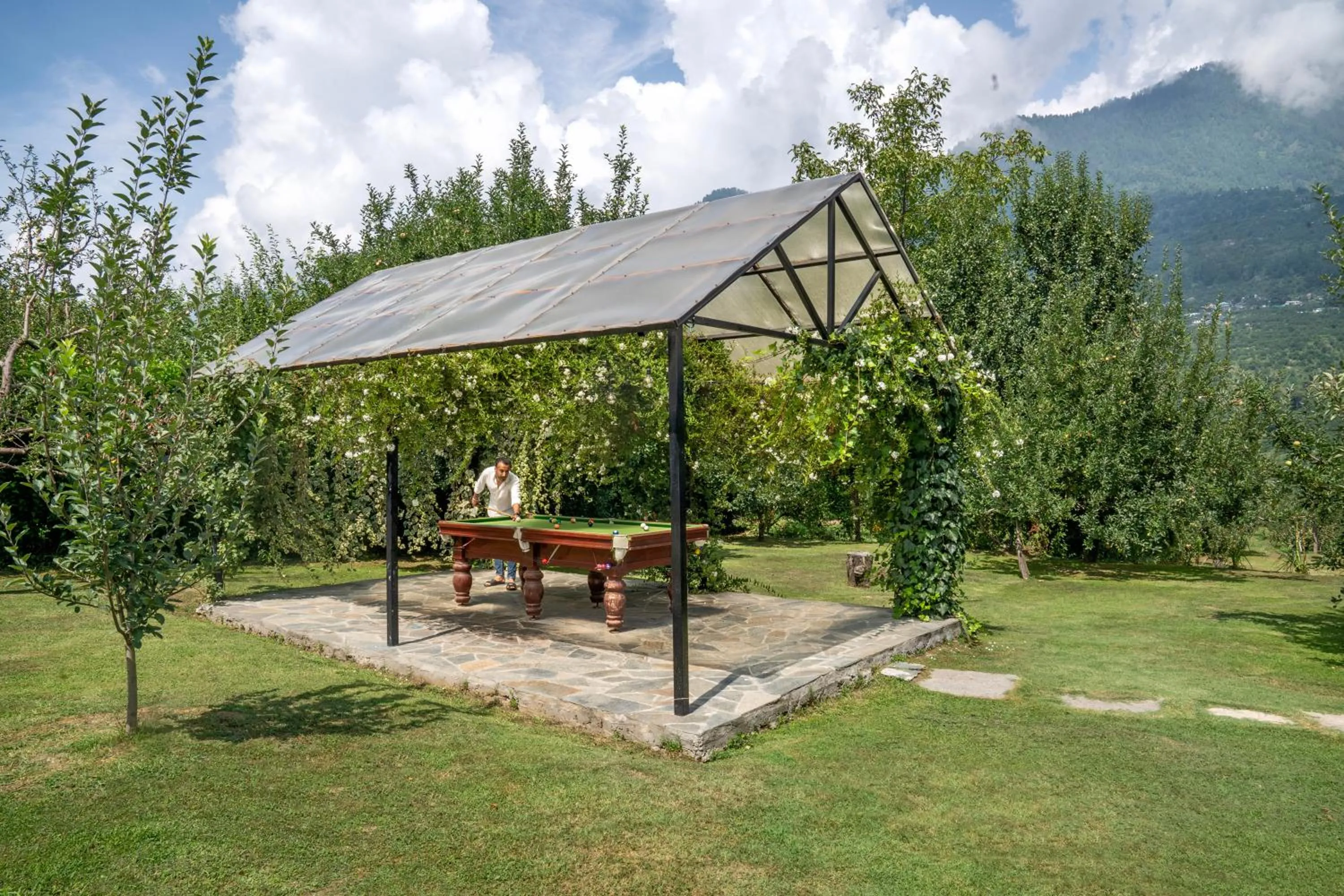 Area and facilities in Larisa Resort Manali