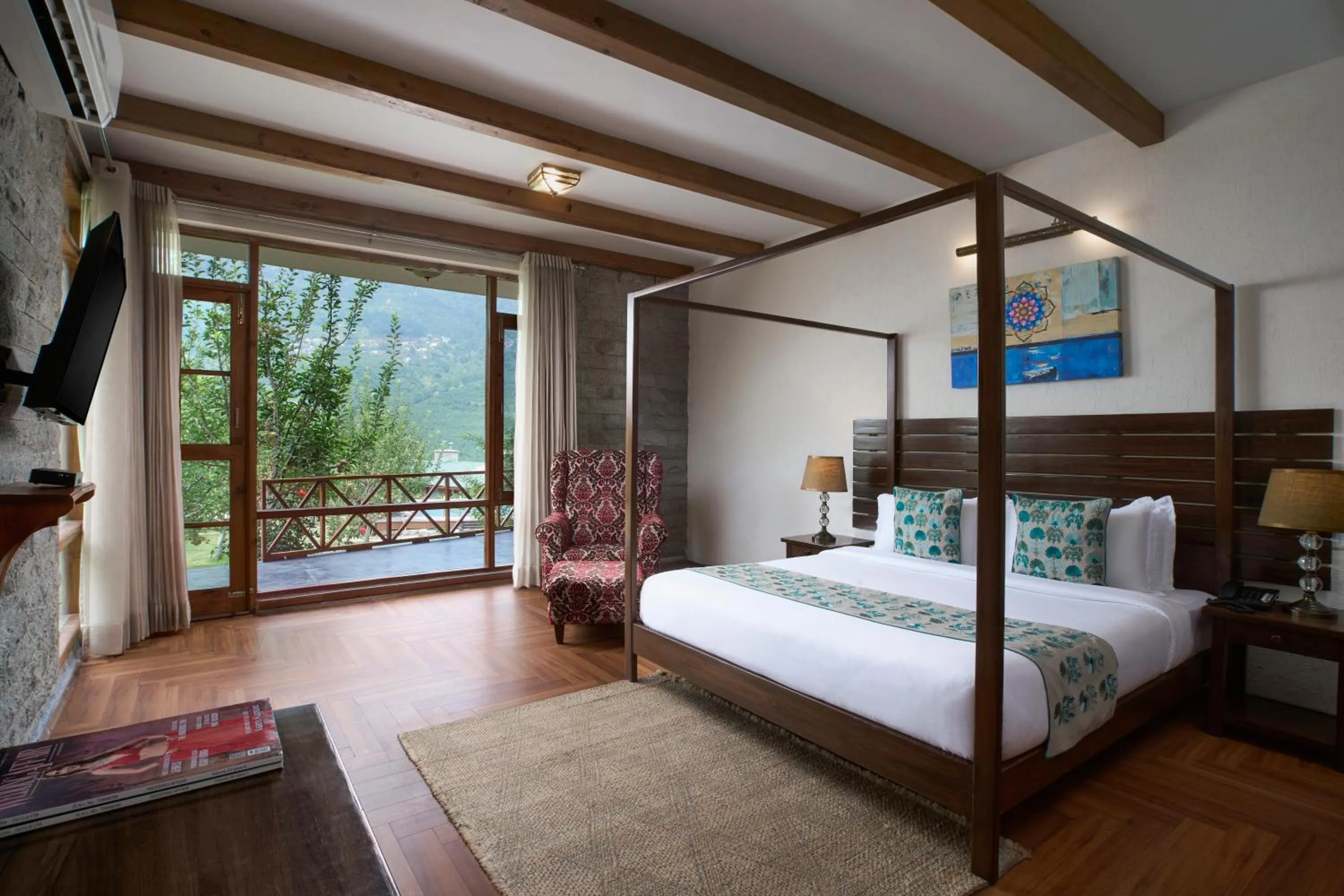 Photo of the whole room, Bed in Larisa Resort Manali