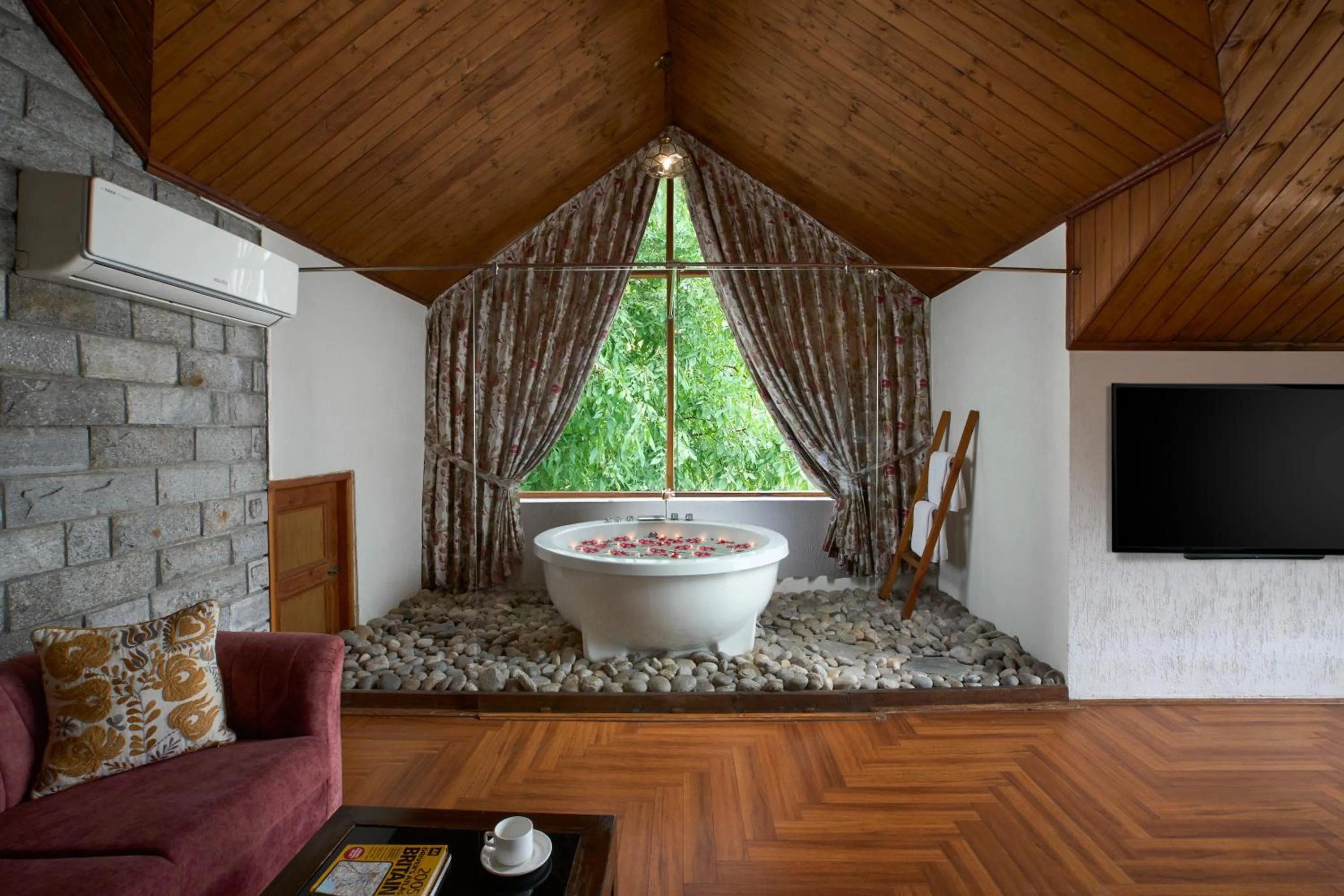 Bath in Larisa Resort Manali