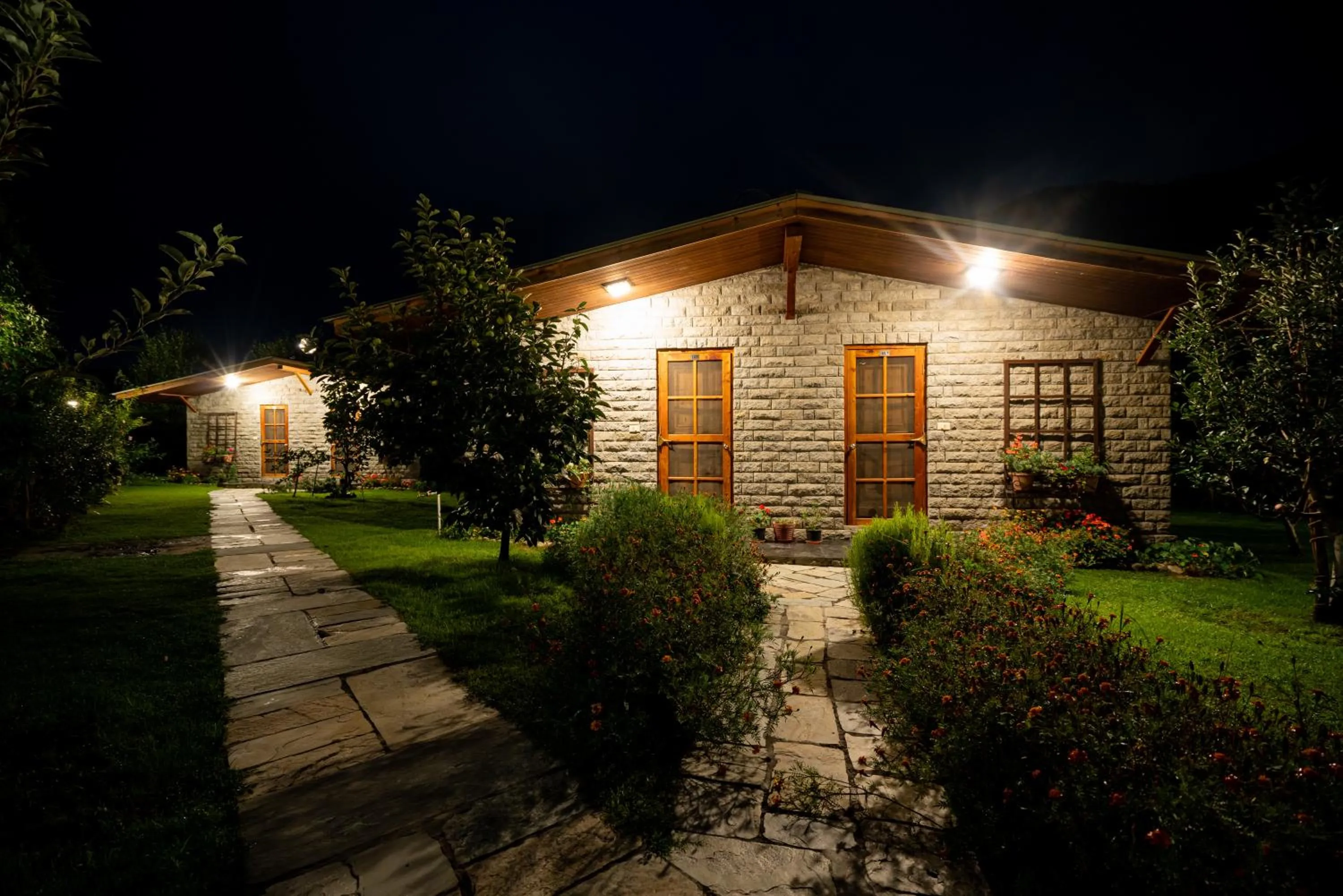 Property building in Larisa Resort Manali