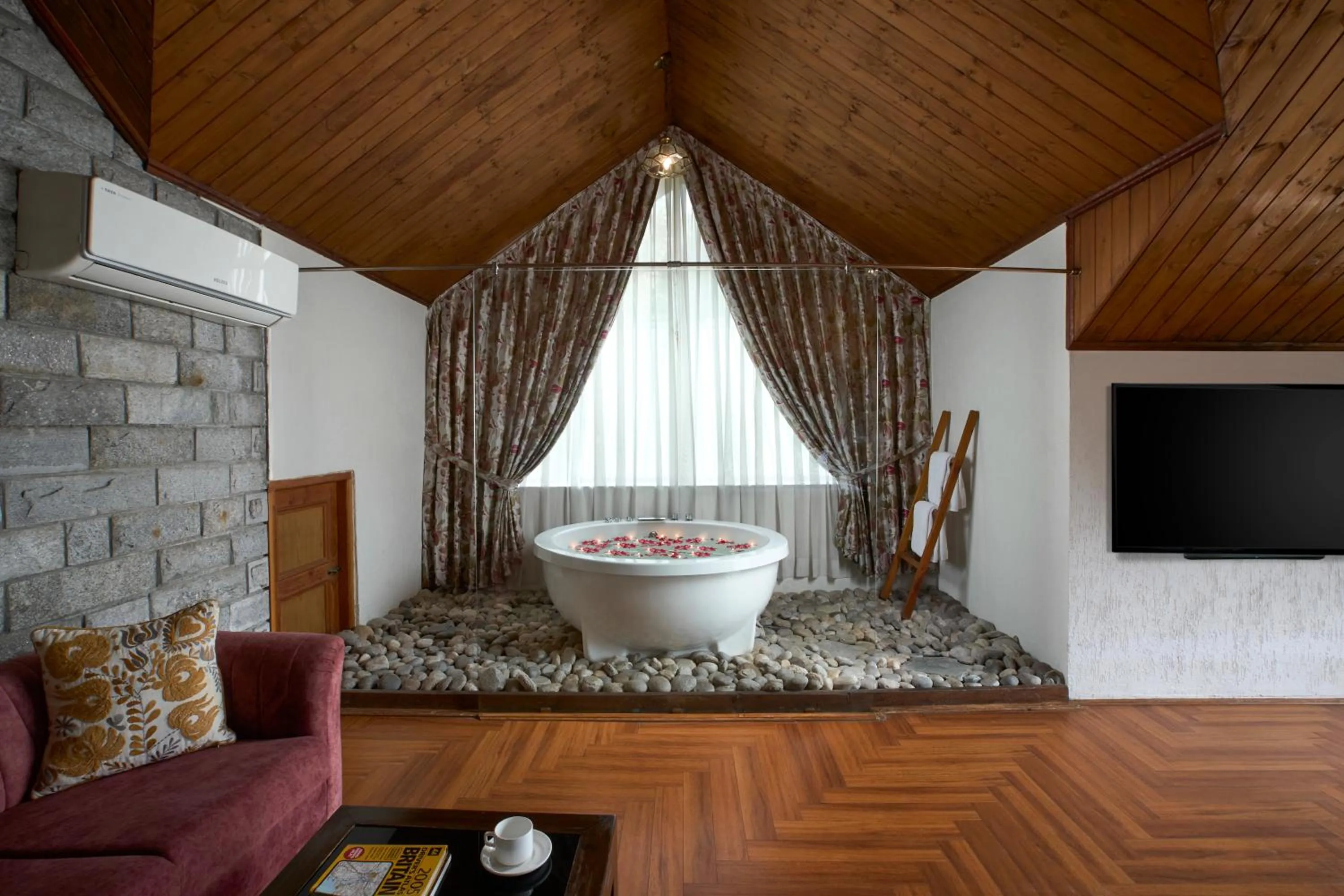 Bath in Larisa Resort Manali