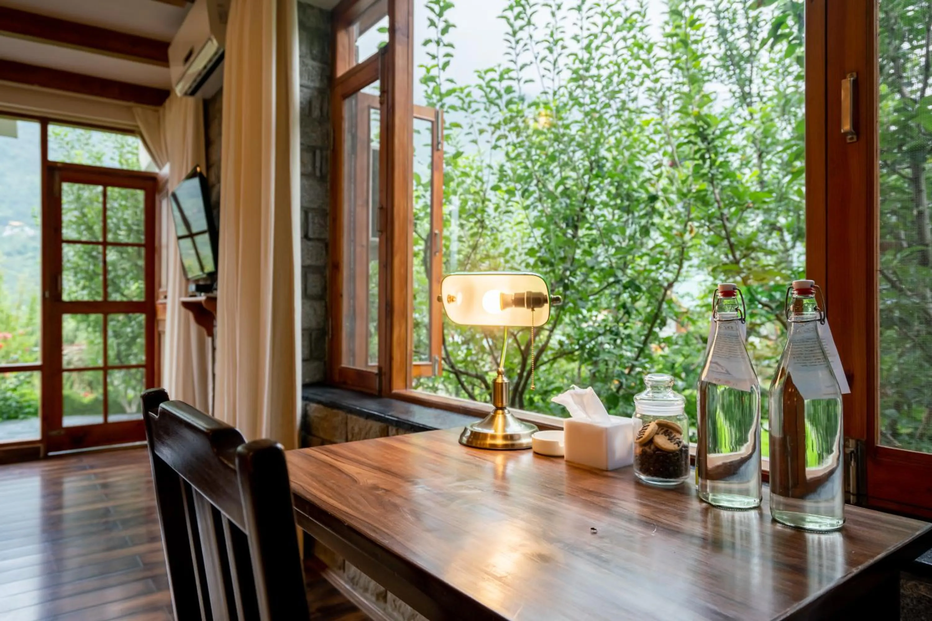 Bedroom in Larisa Resort Manali