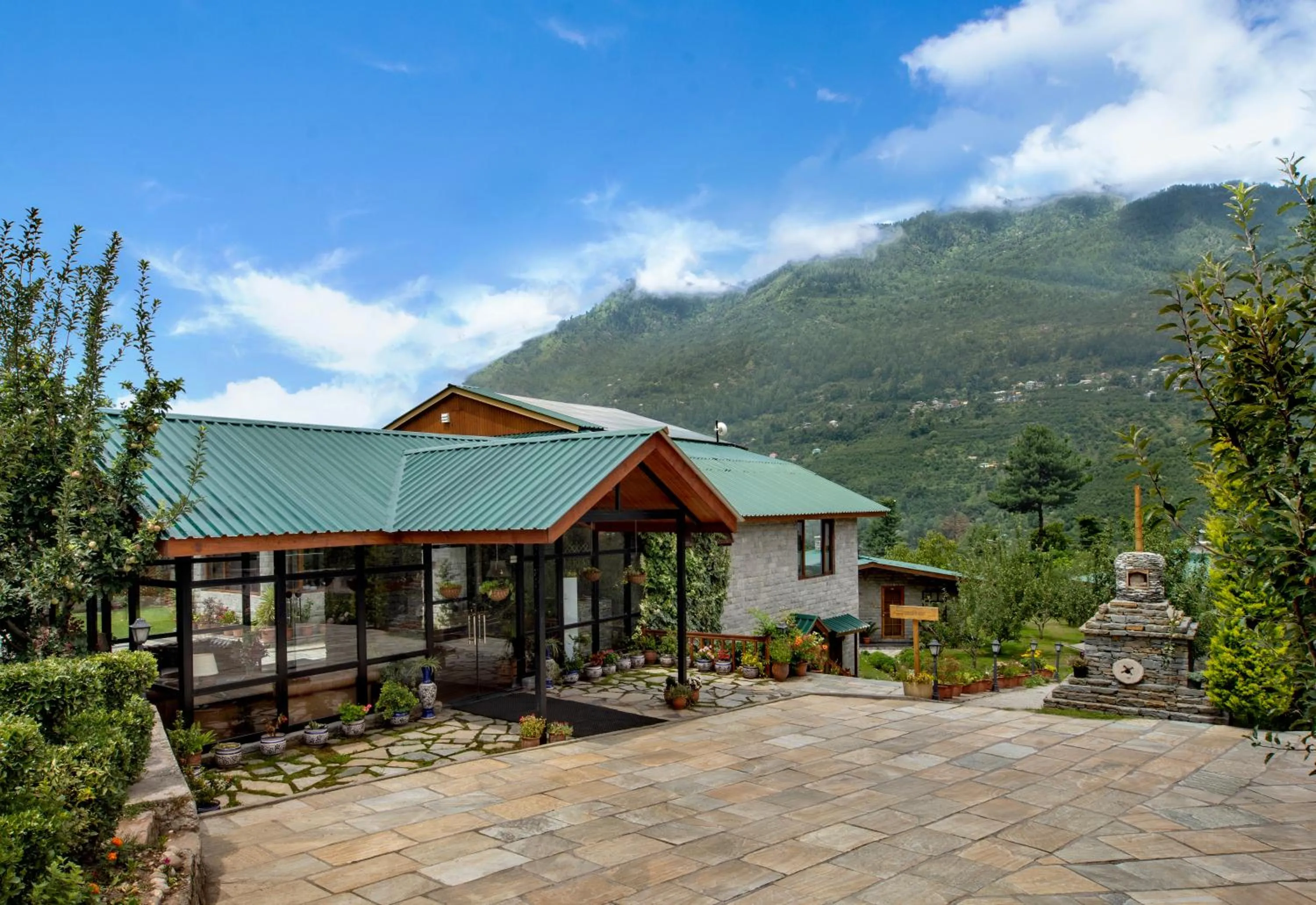 Facade/entrance in Larisa Resort Manali