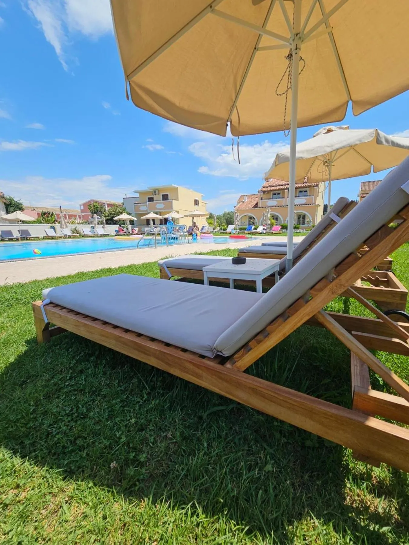 Day in Tondoris Apartments