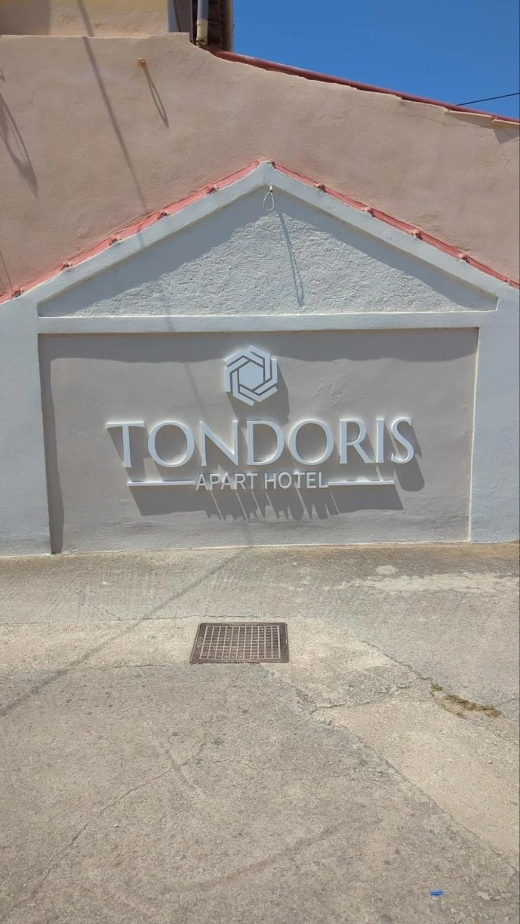 Day in Tondoris Apartments