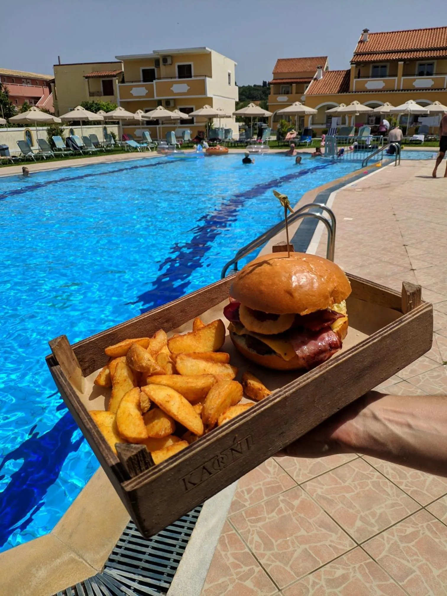 Food and drinks in Tondoris Apartments