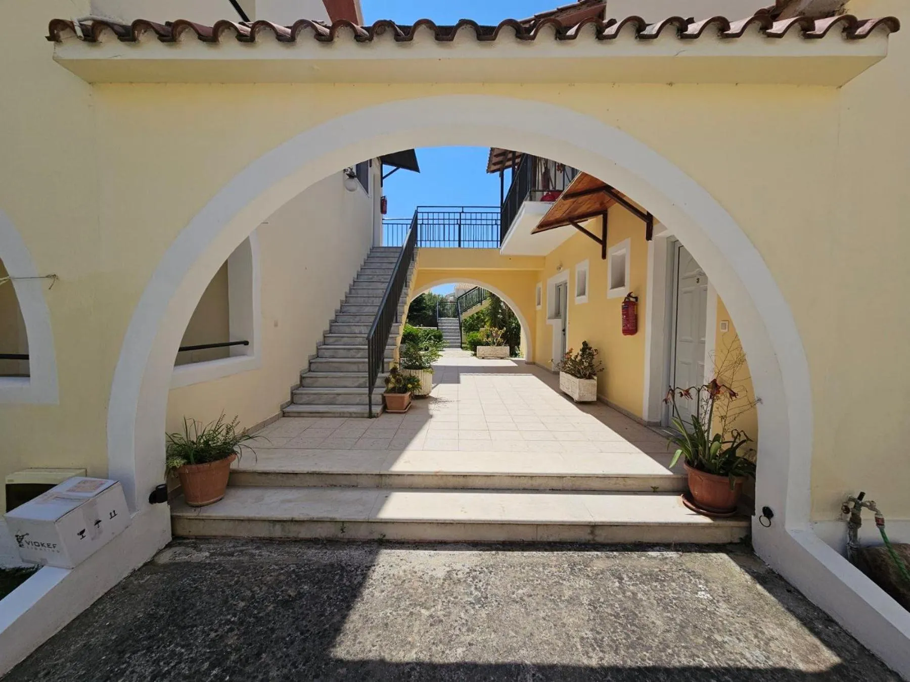 Day in Tondoris Apartments