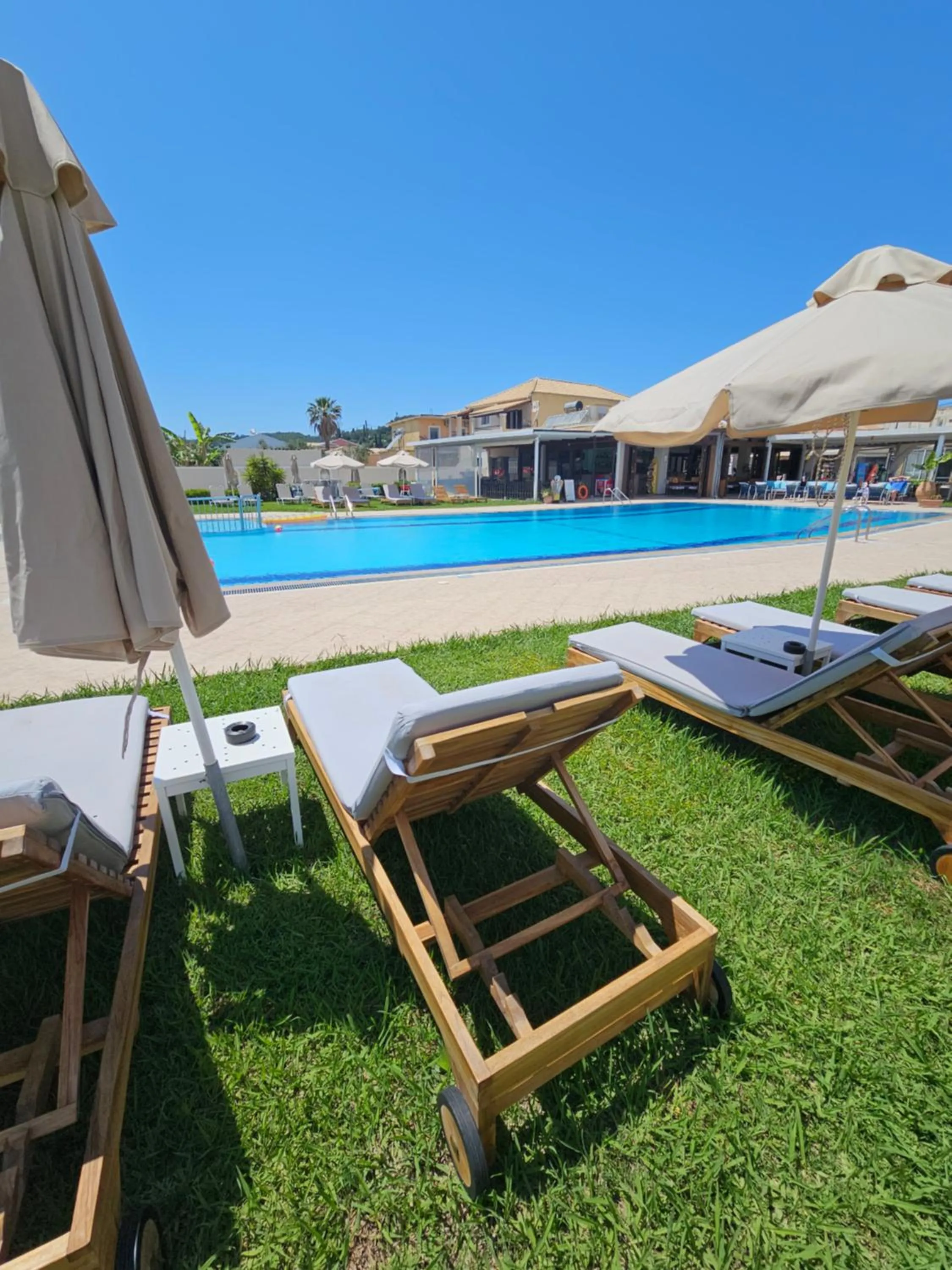 Day in Tondoris Apartments