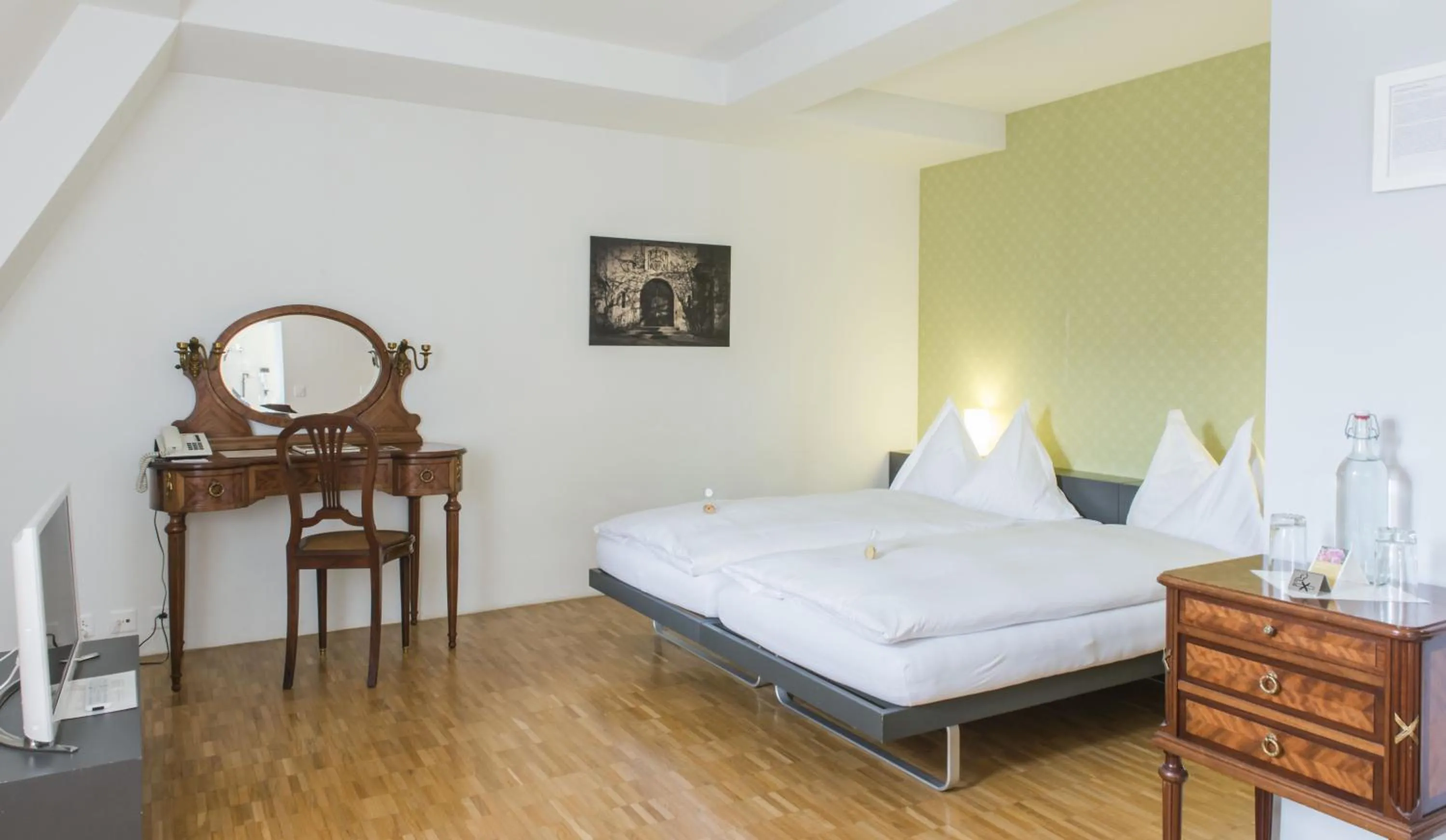 Bed in Schloss Münchenwiler