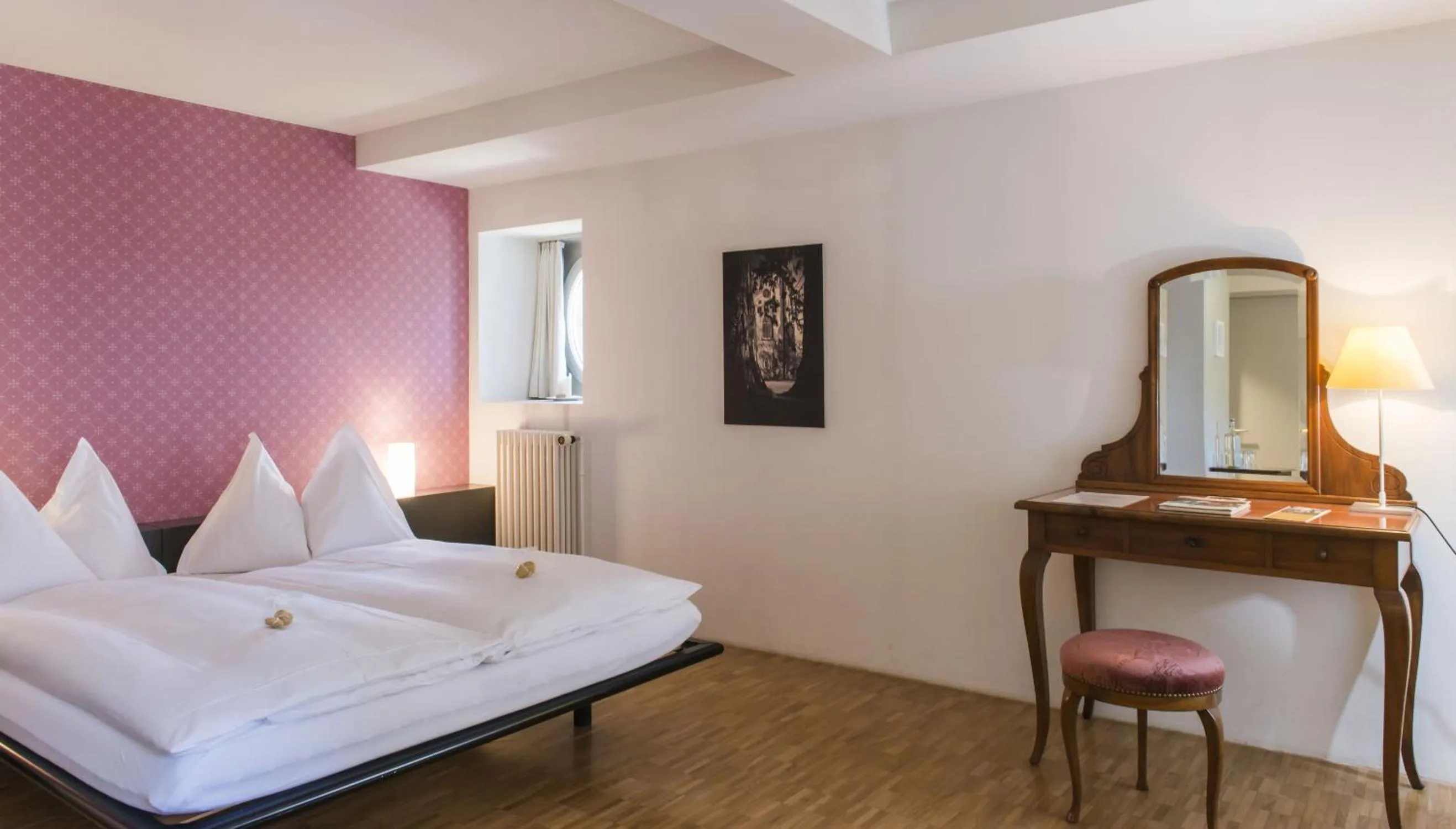 Bed in Schloss Münchenwiler