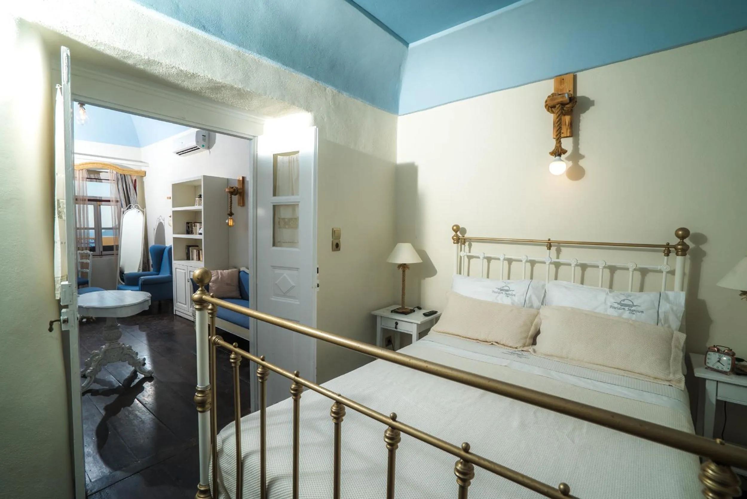 Bed in Poseidon Mansion Sunset