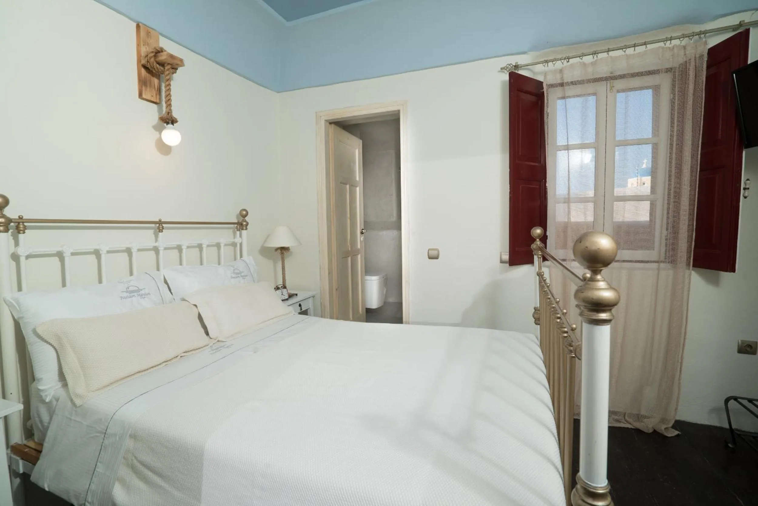 Bed in Poseidon Mansion Sunset