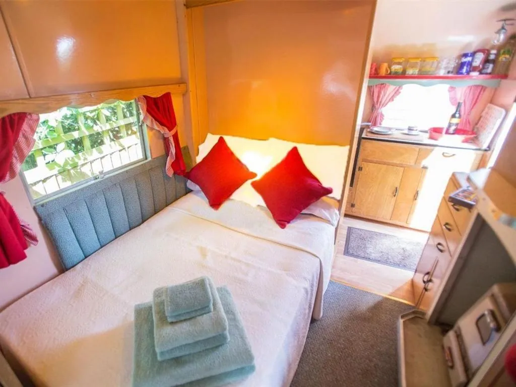 Bedroom, Bed in Withy Cottages