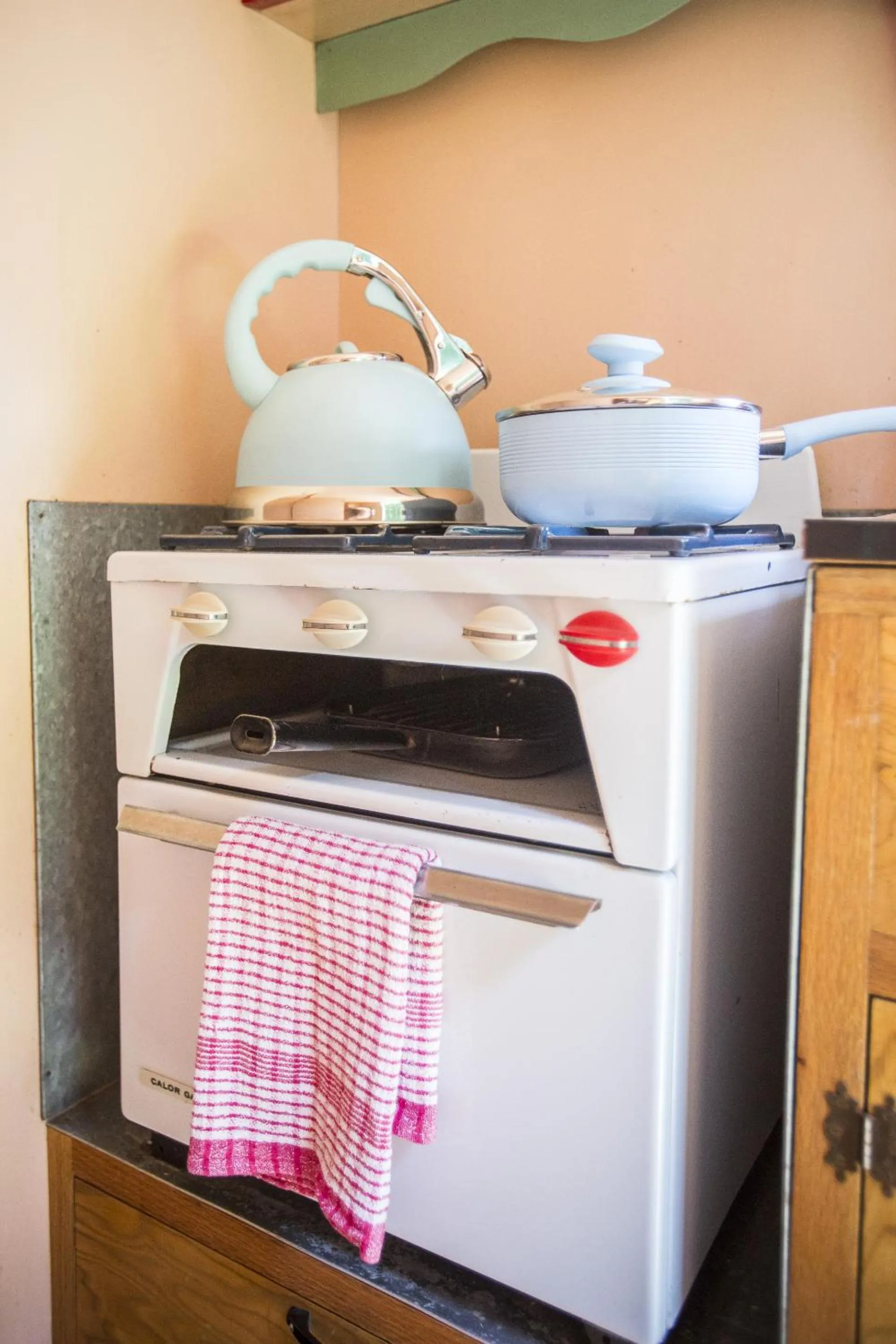 Kitchen or kitchenette in Withy Cottages