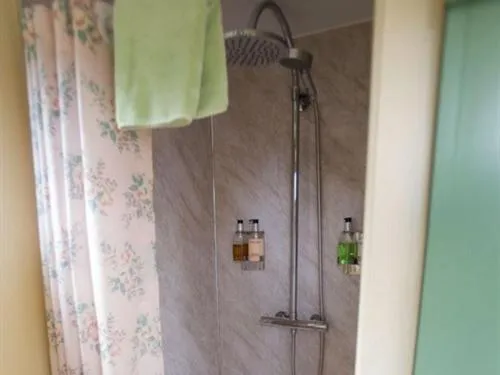 Bathroom in Withy Cottages