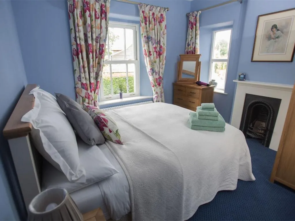 Bedroom, Bed in Withy Cottages