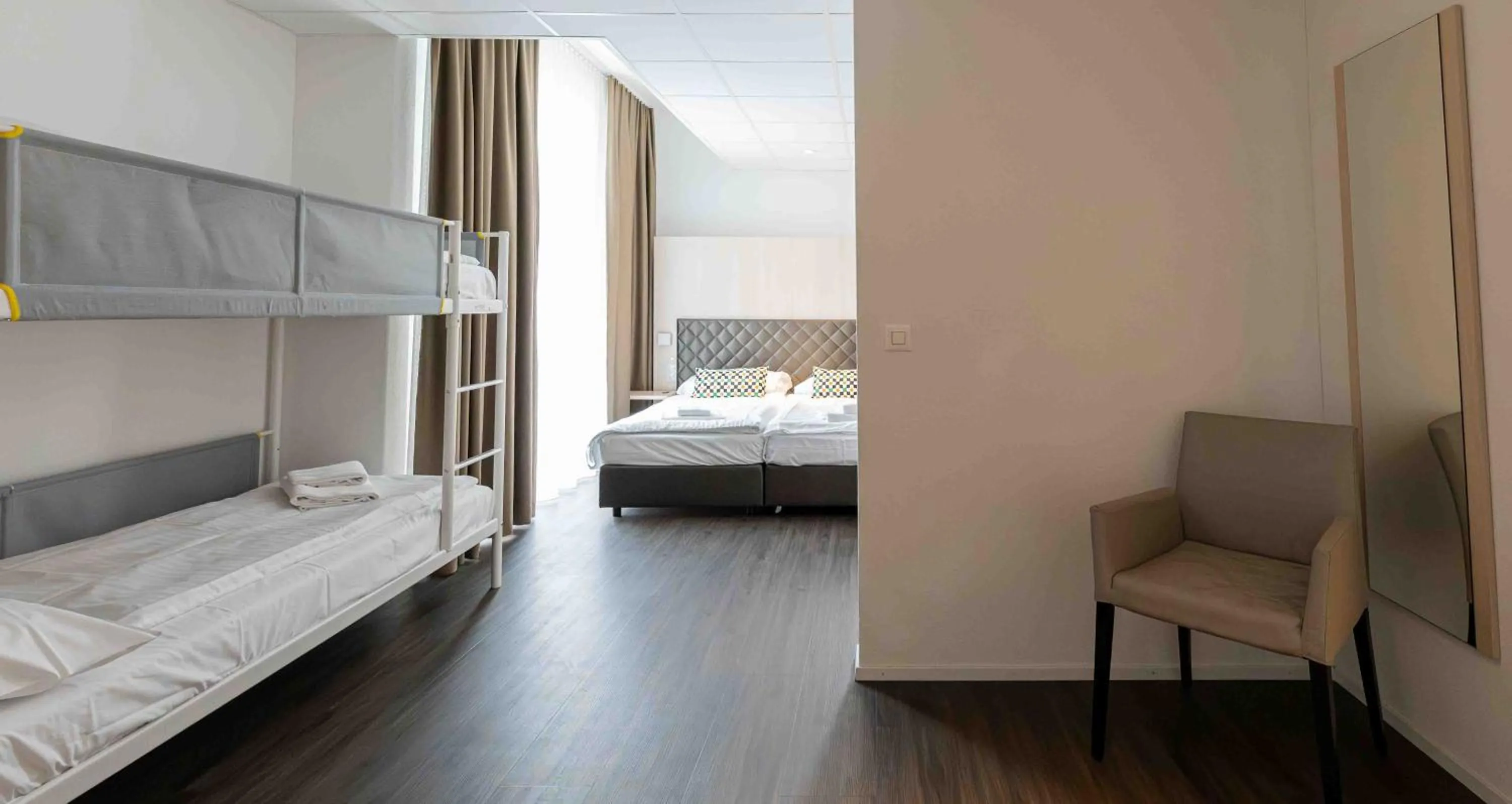 Photo of the whole room, Bed in Los Lorentes Hotel Bern Airport