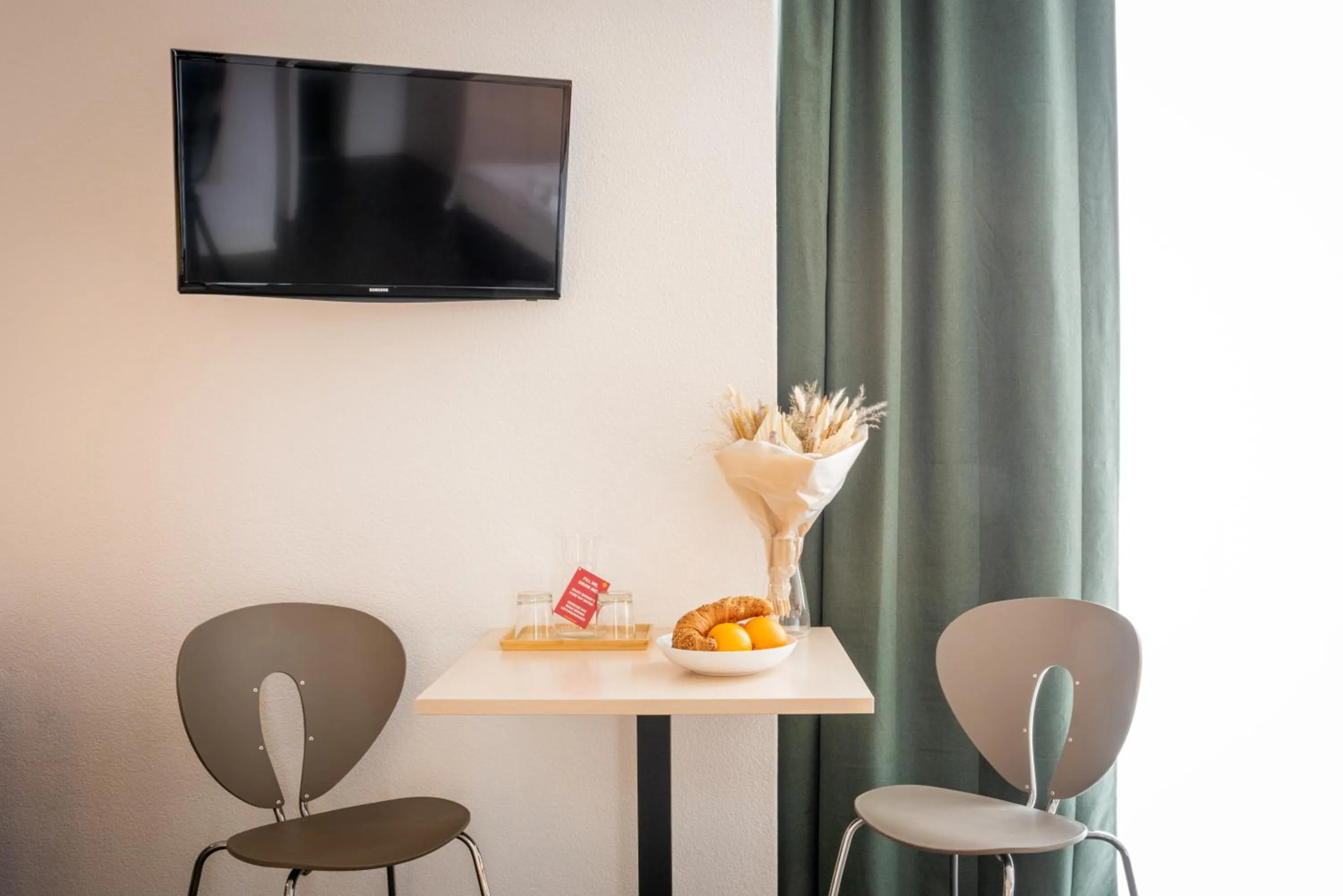 Dining area in Los Lorentes Hotel Bern Airport