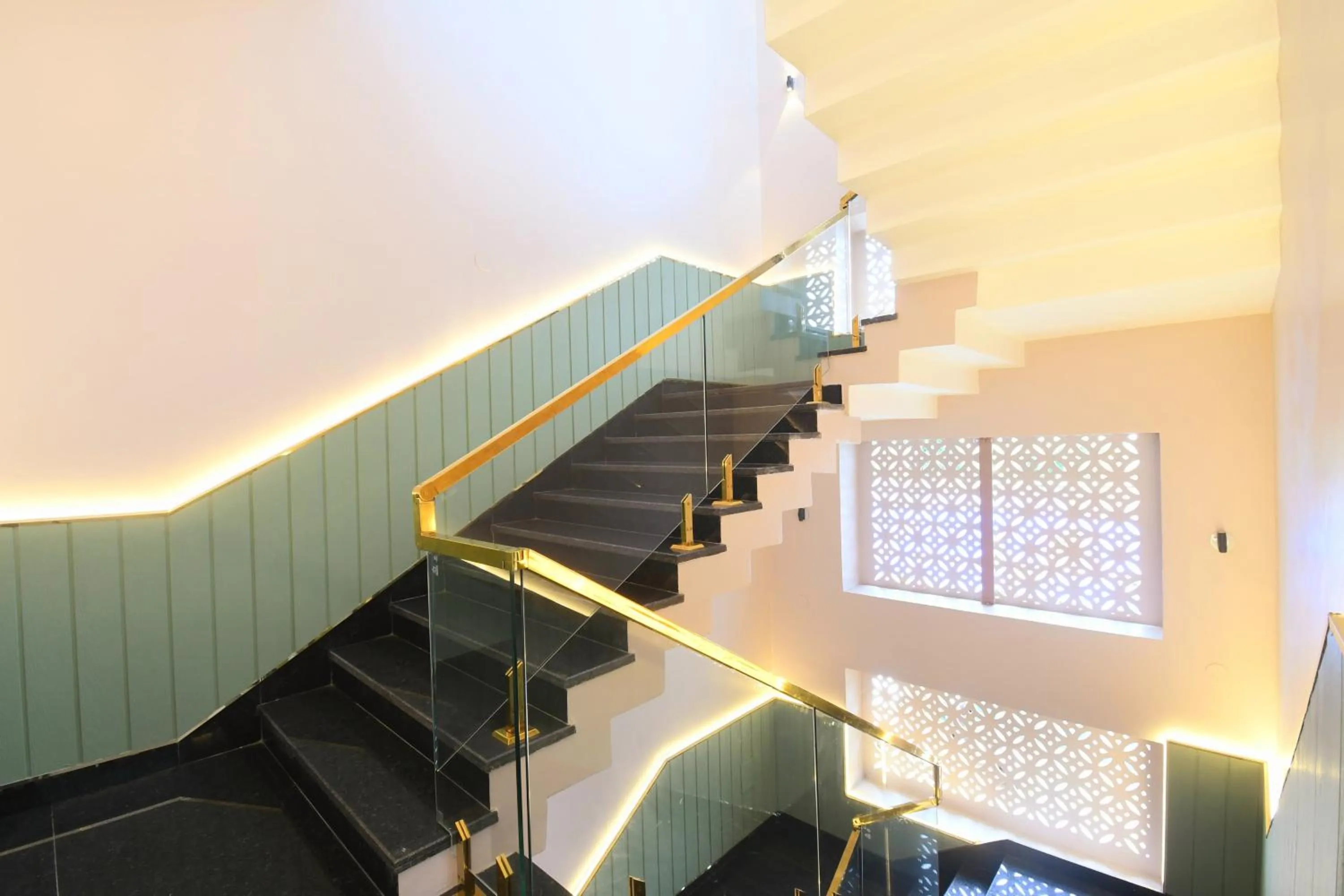 Restaurant/places to eat in Hotel Sai Swastik