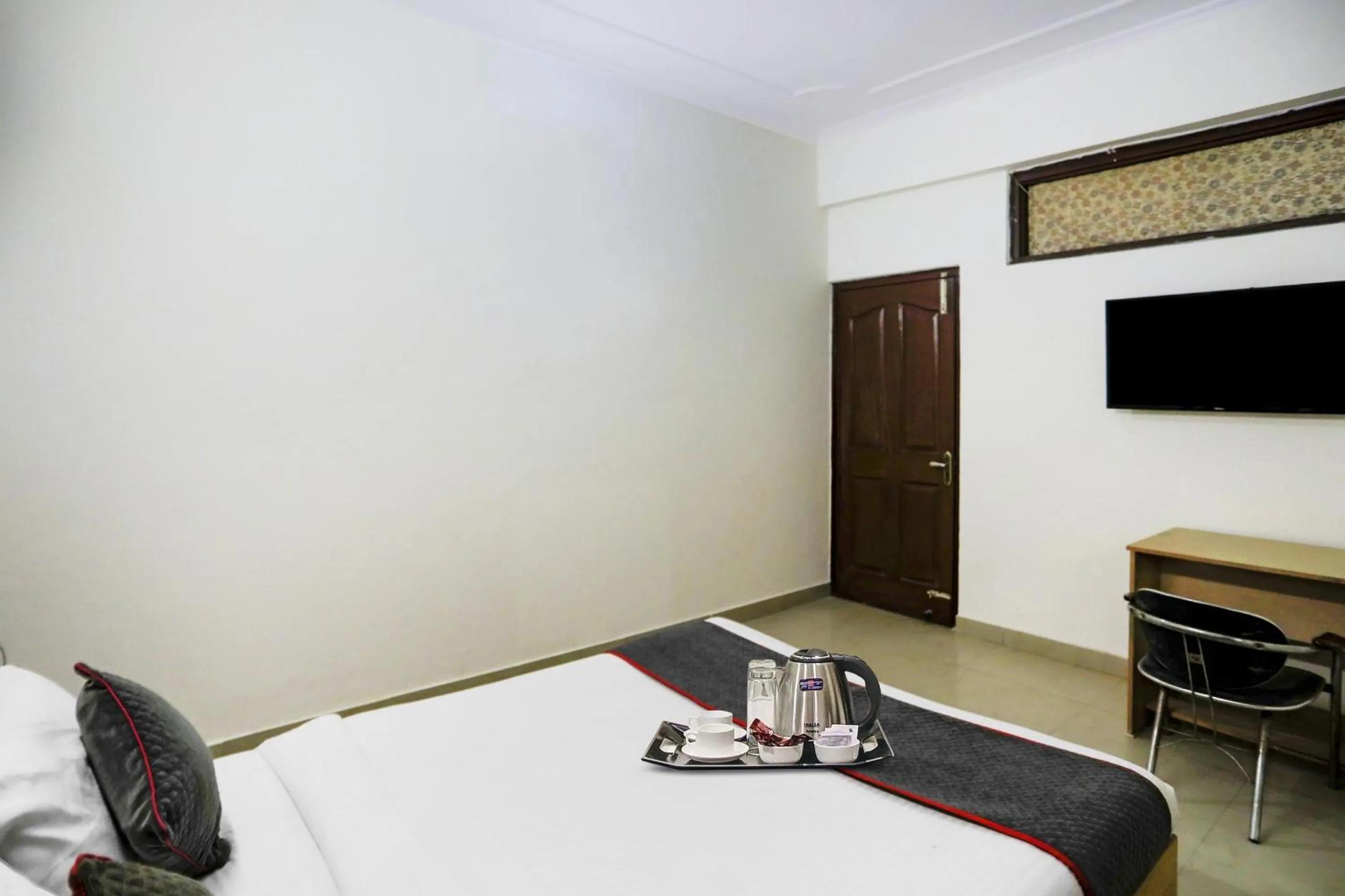 Bedroom, Bed in Hotel O Sunshine Near Iskcon Temple Noida