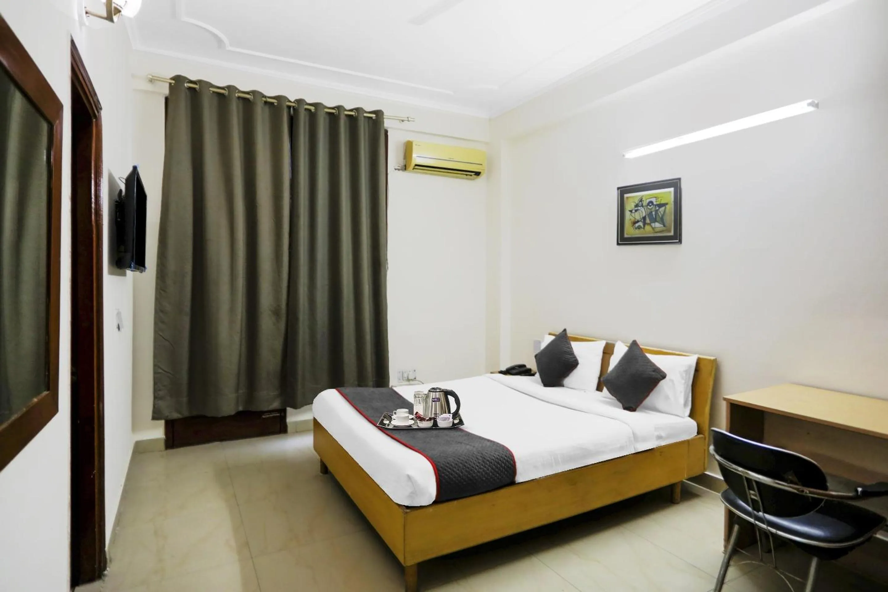 Bedroom, Bed in Hotel O Sunshine Near Iskcon Temple Noida
